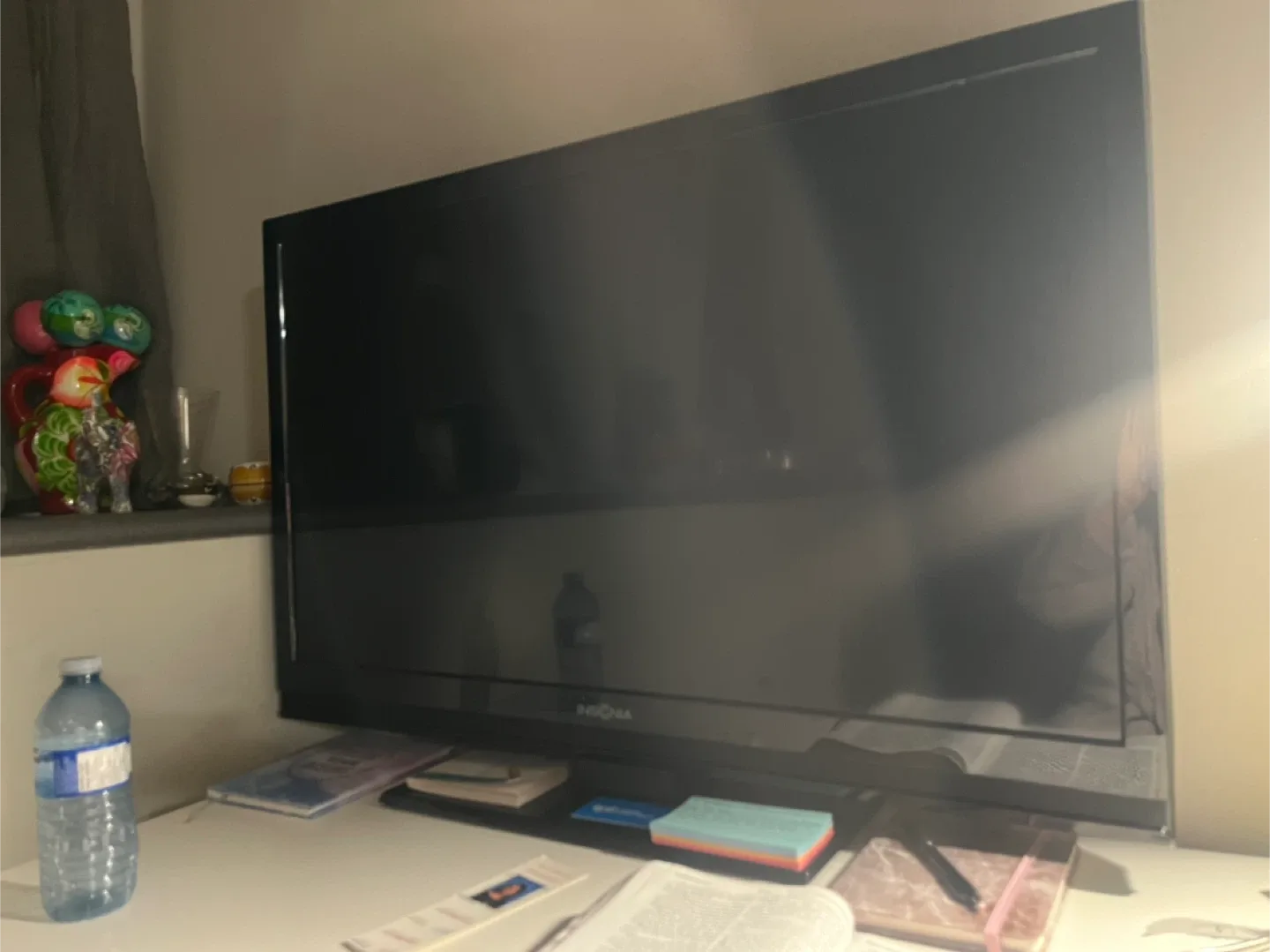 39 inch Insignia TV with remote control