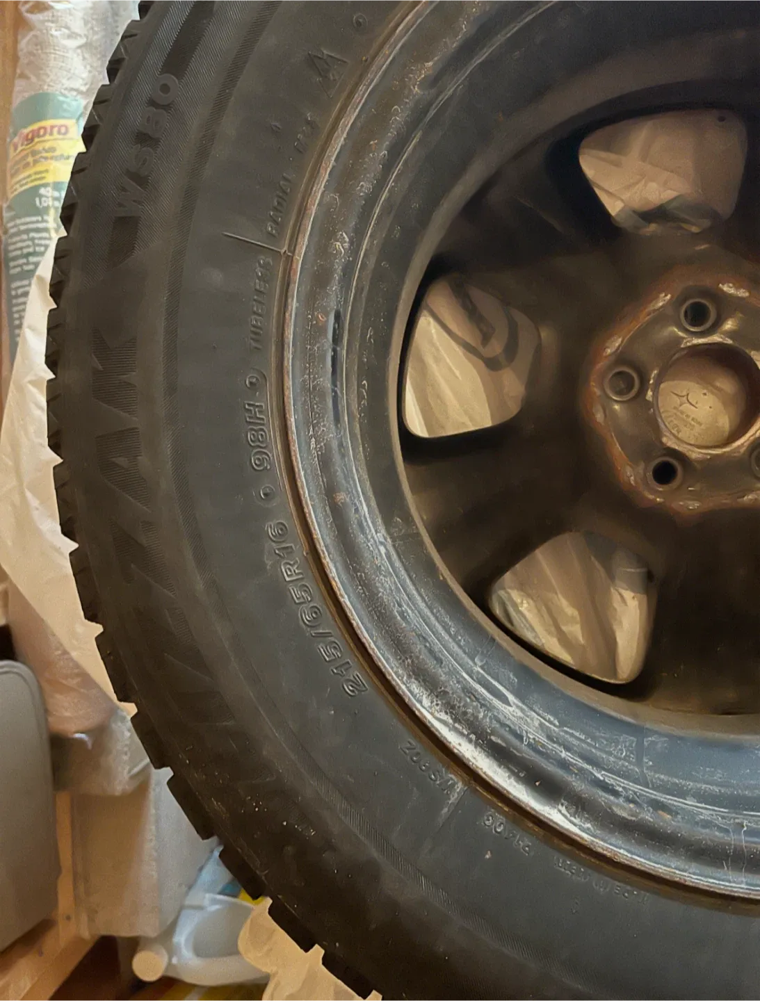 Subaru 215/65R16 winter Tires image indicator(3)