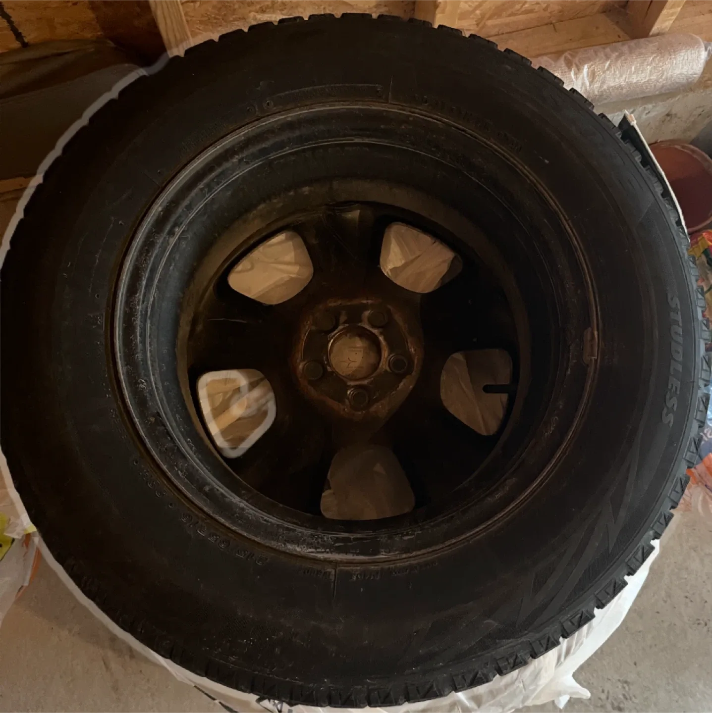 Subaru 215/65R16 winter Tires image indicator(2)