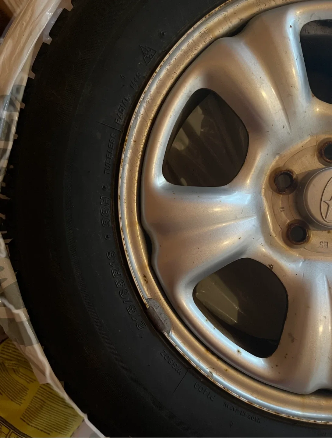 Subaru 215/65R16 winter Tires image indicator(6)