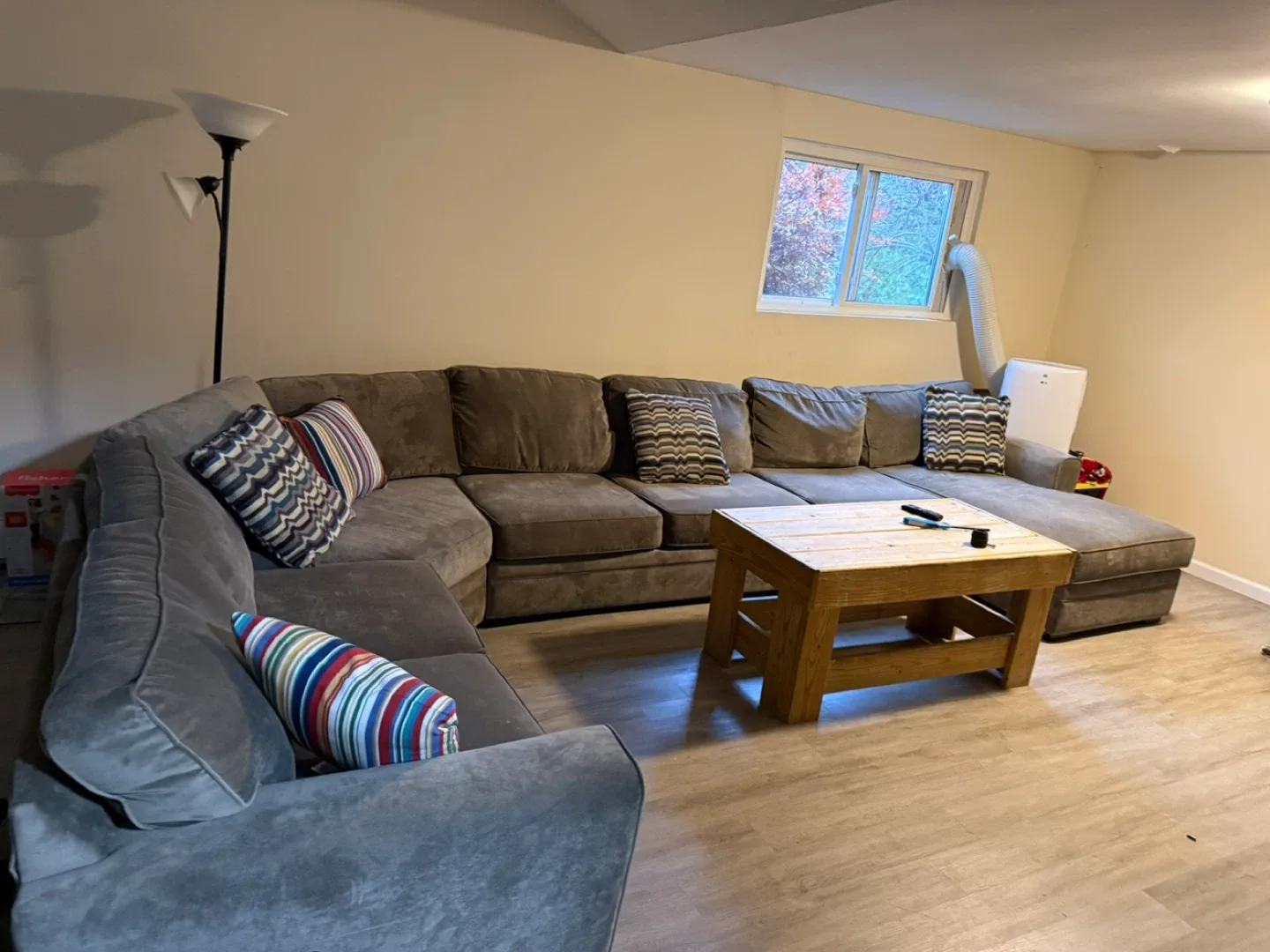 Large Sectional Sofa - Comfortable and Stylish! image indicator(2)