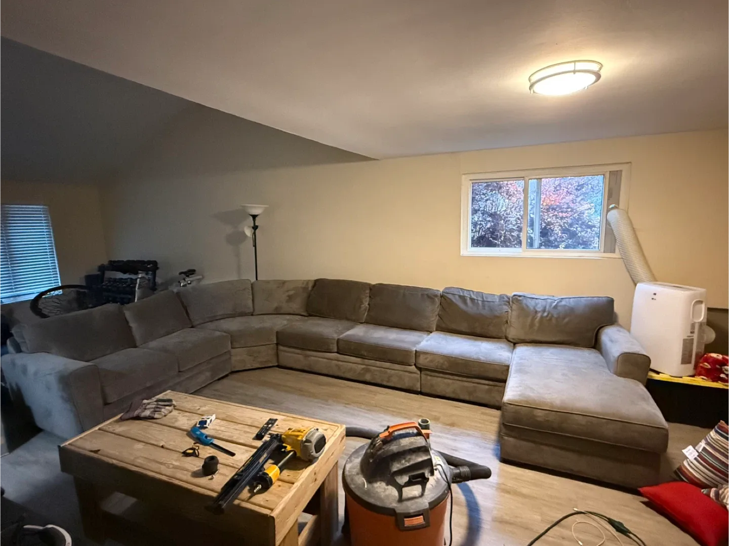 Large Sectional Sofa - Comfortable and Stylish!