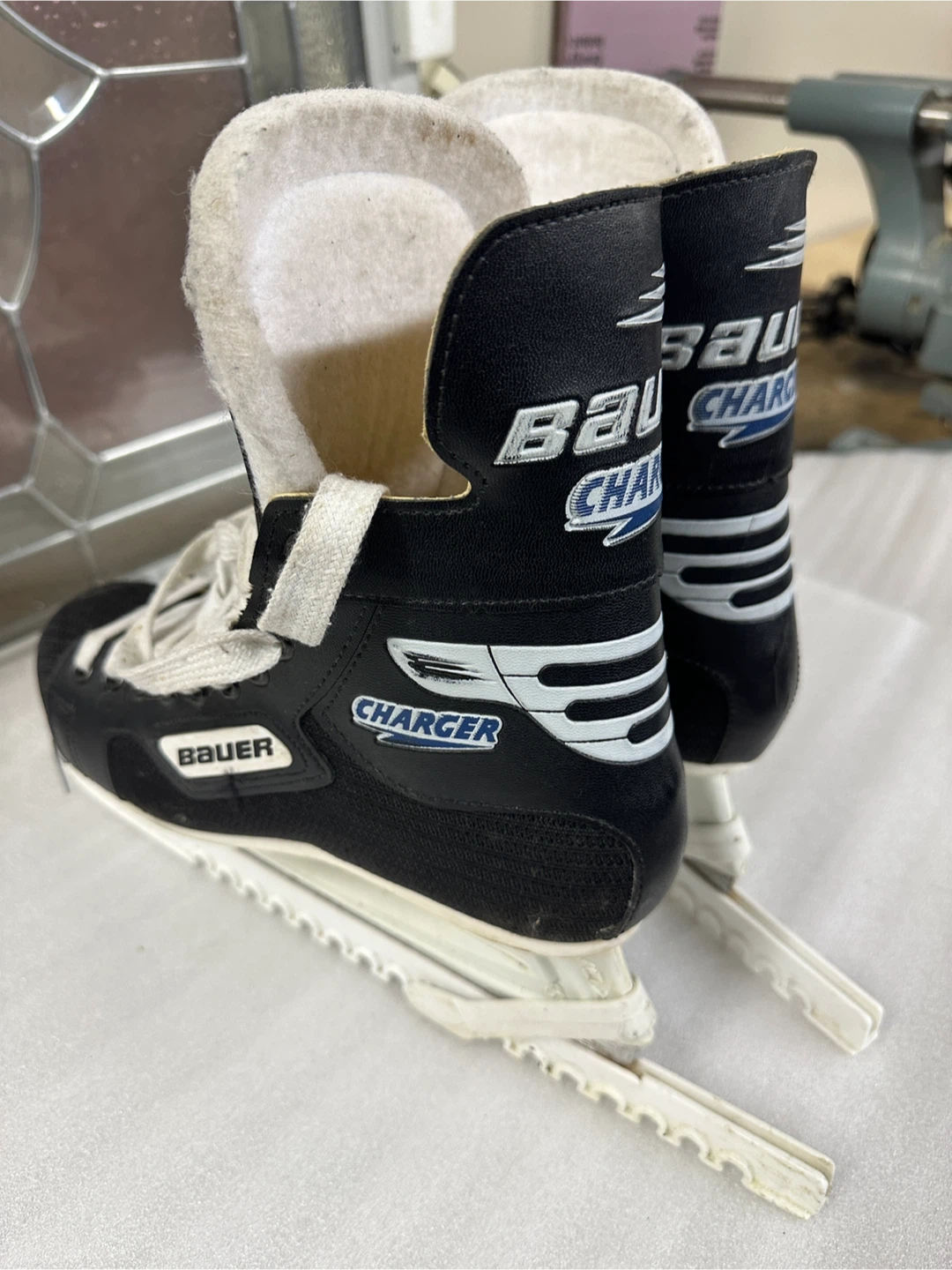 Bauer Charger Ice Skates - Size 6 - photo 2