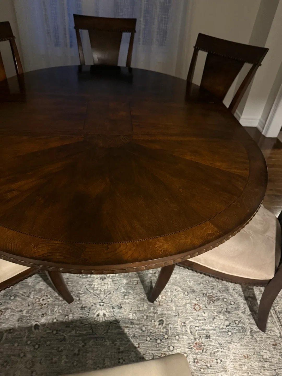 Round Extendable Wooden Dining Table with 6 Chairs image indicator(5)