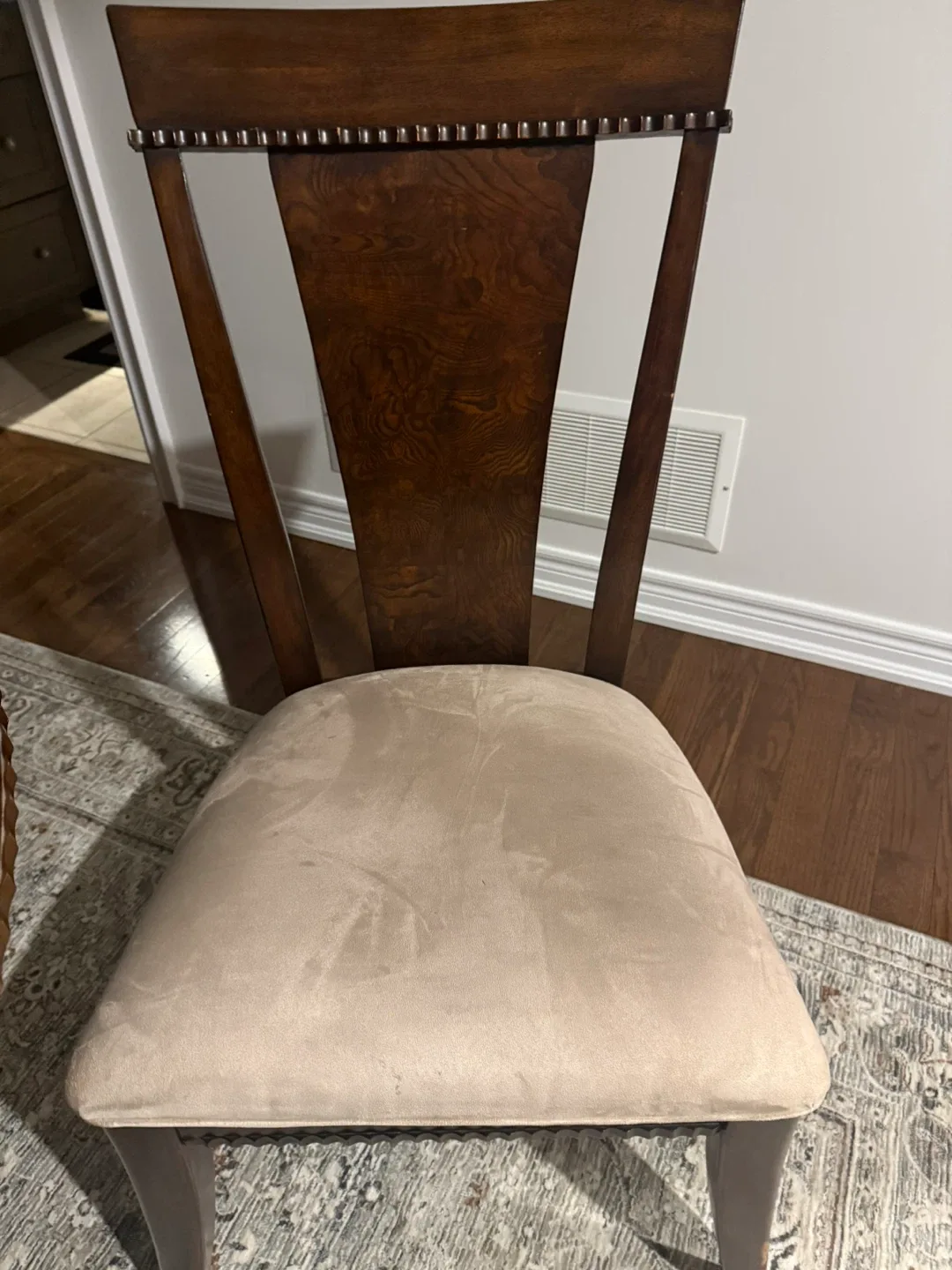 Round Extendable Wooden Dining Table with 6 Chairs image indicator(4)