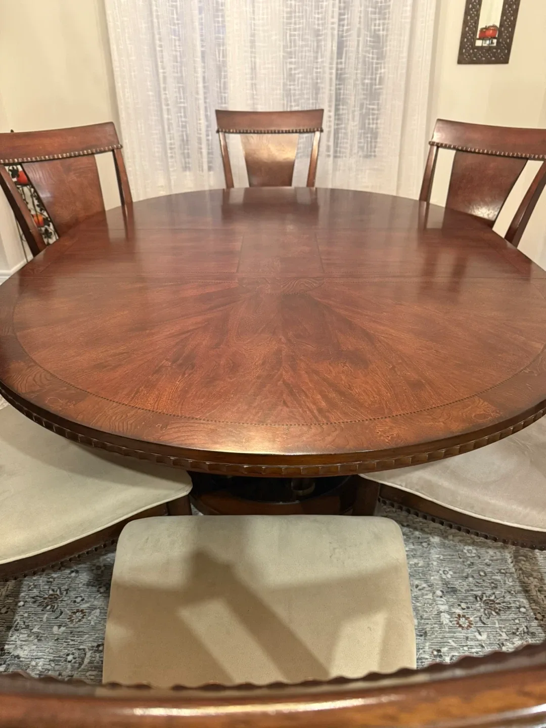 Round Extendable Wooden Dining Table with 6 Chairs