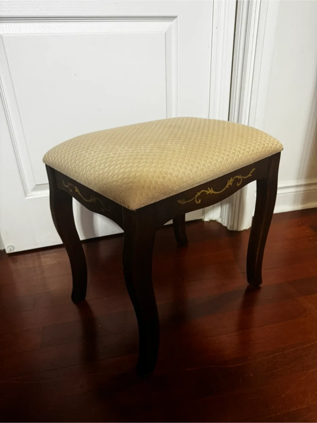 Queen Anne Style Ottoman image indicator(2)