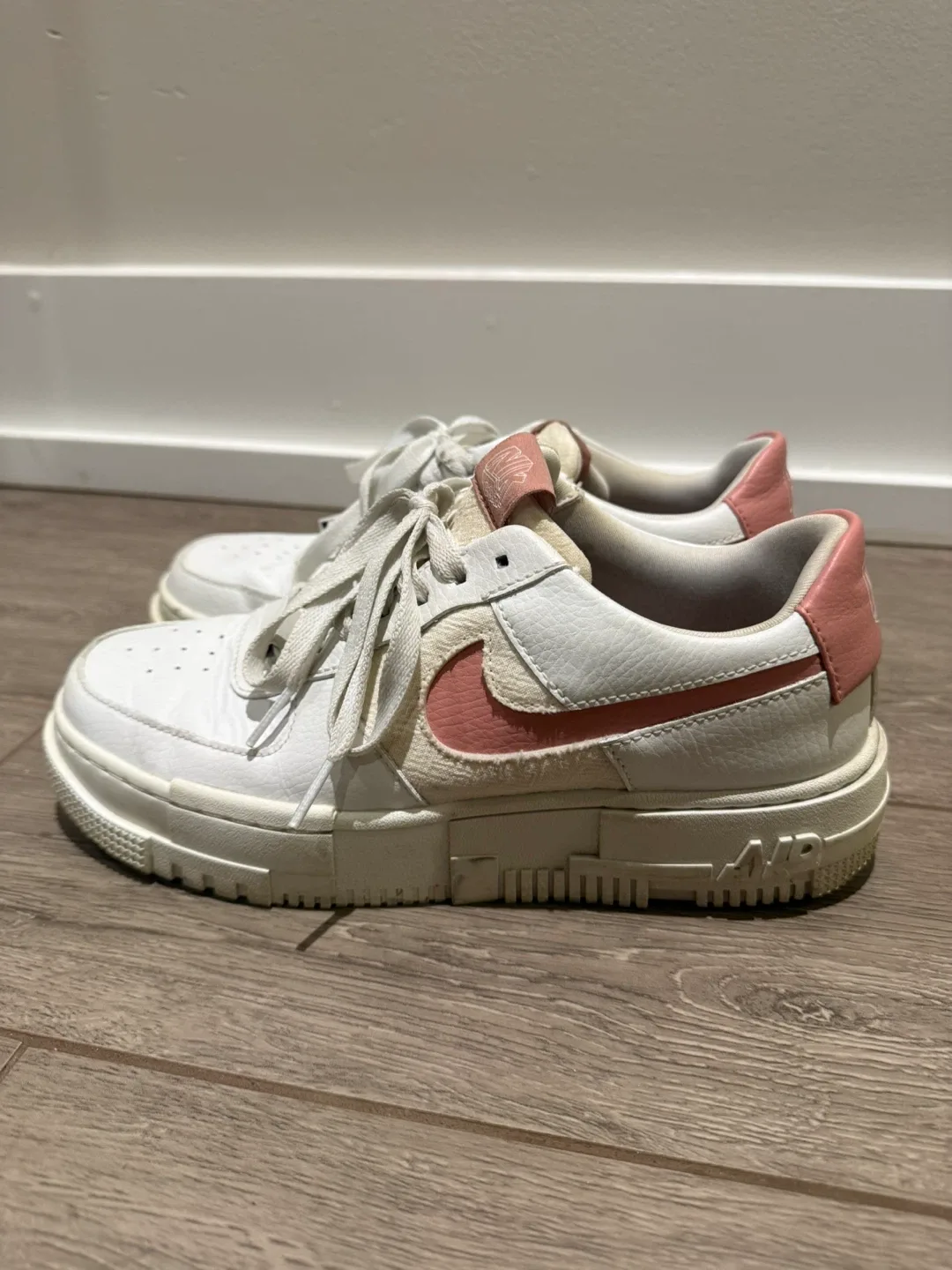 Nike Air Force 1 Pixel, US 8.5 image indicator(2)