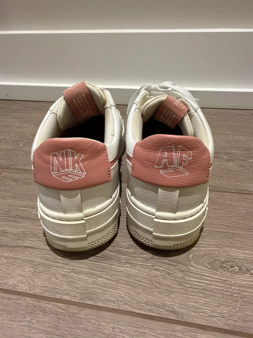 Nike Air Force 1 Pixel, US 8.5 image indicator(3)