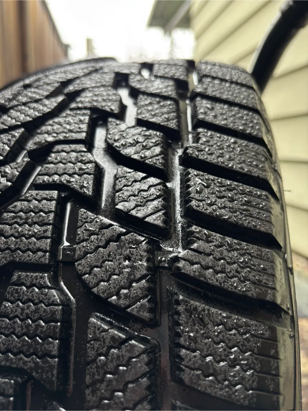 215/45R17 Winter Tires image indicator(2)