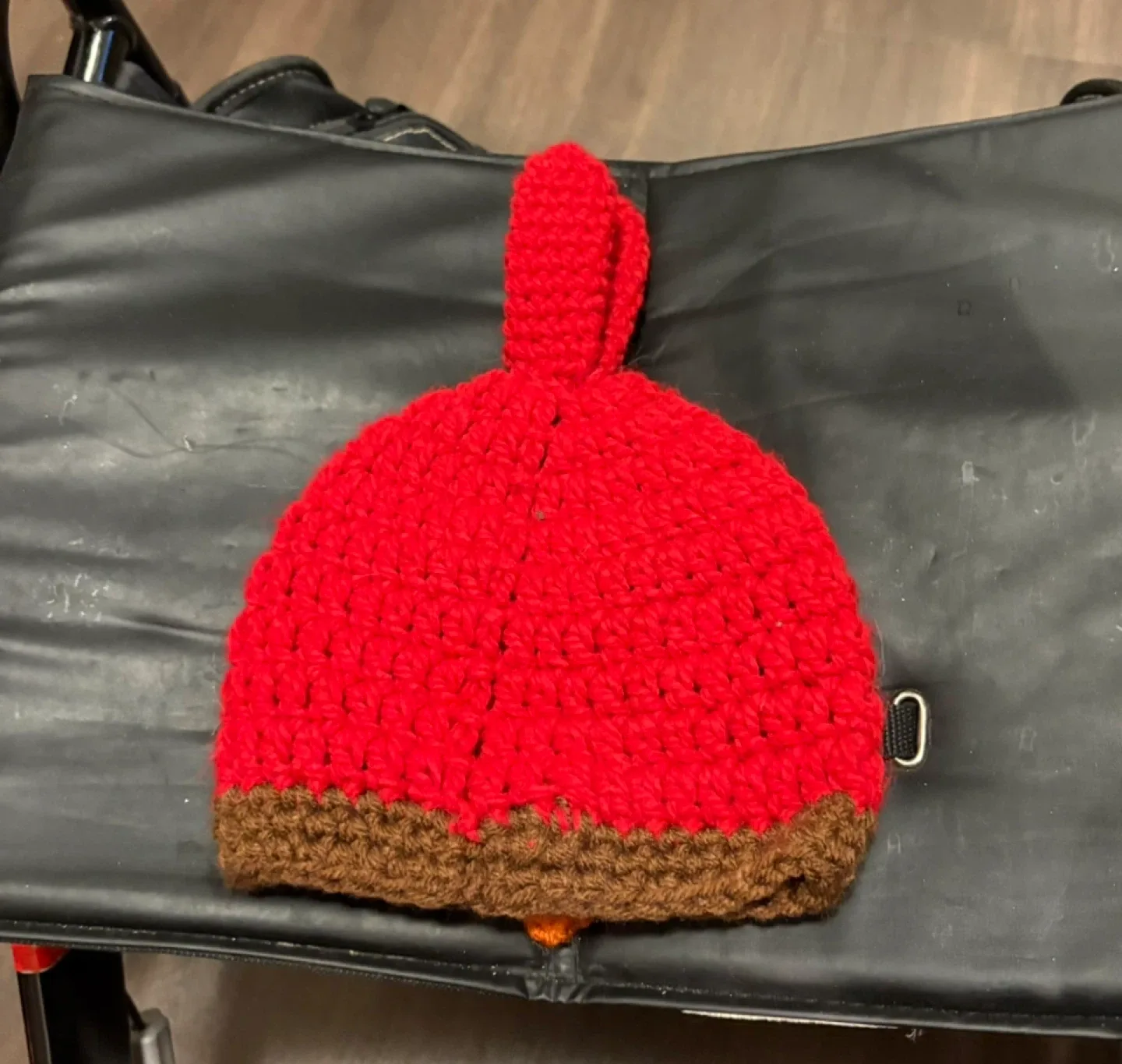 Handmade Angry Birds Red Crochet Hat image indicator(3)