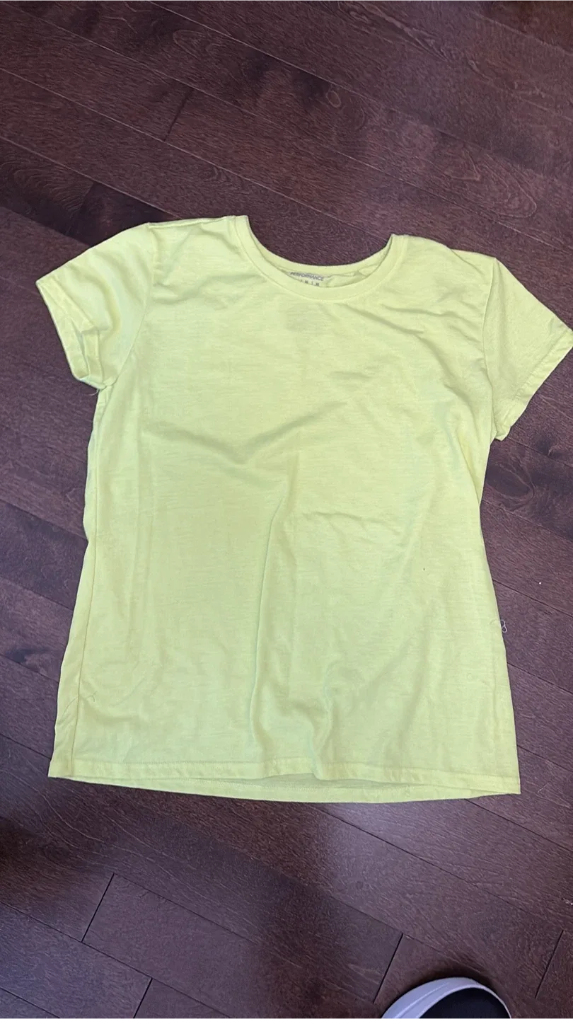 Free Performance Girl's T-shirt - Size L