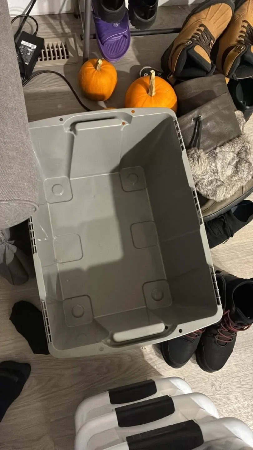 Plastic tote