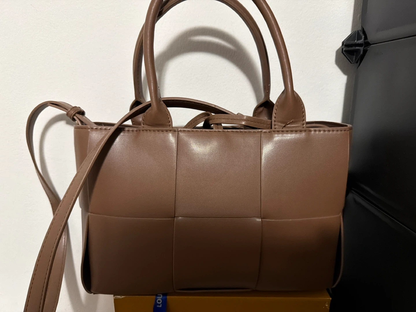Hand bag/ shoulder bag