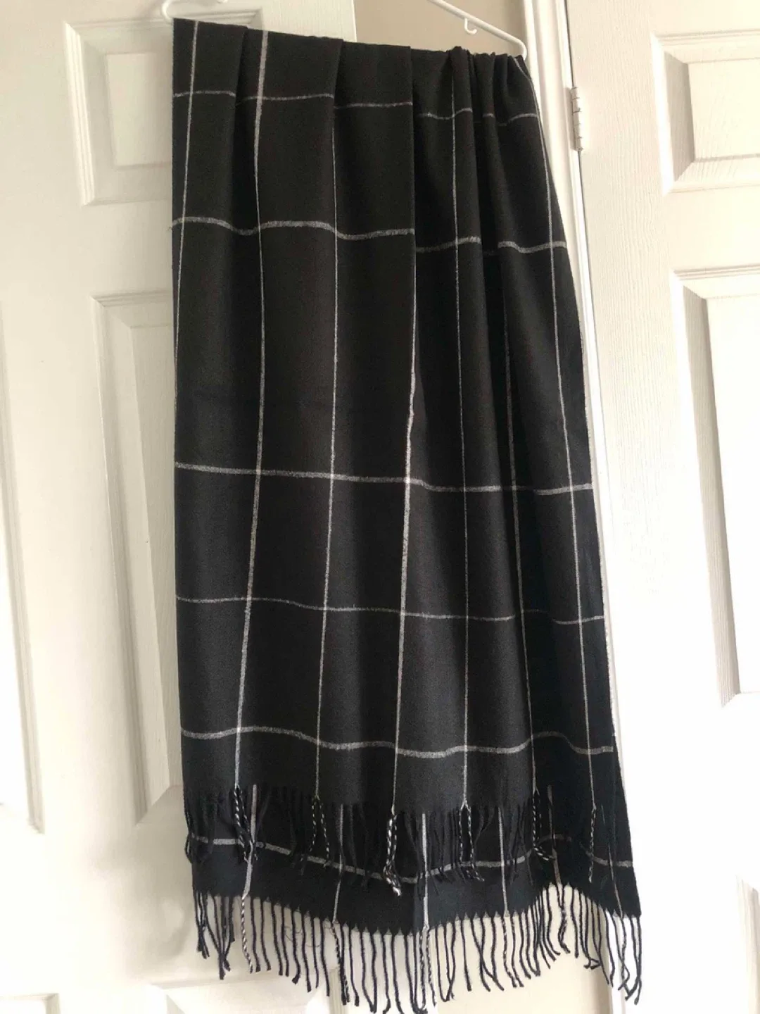 Black and White Grid Pattern Scarf/Shawl image indicator(2)