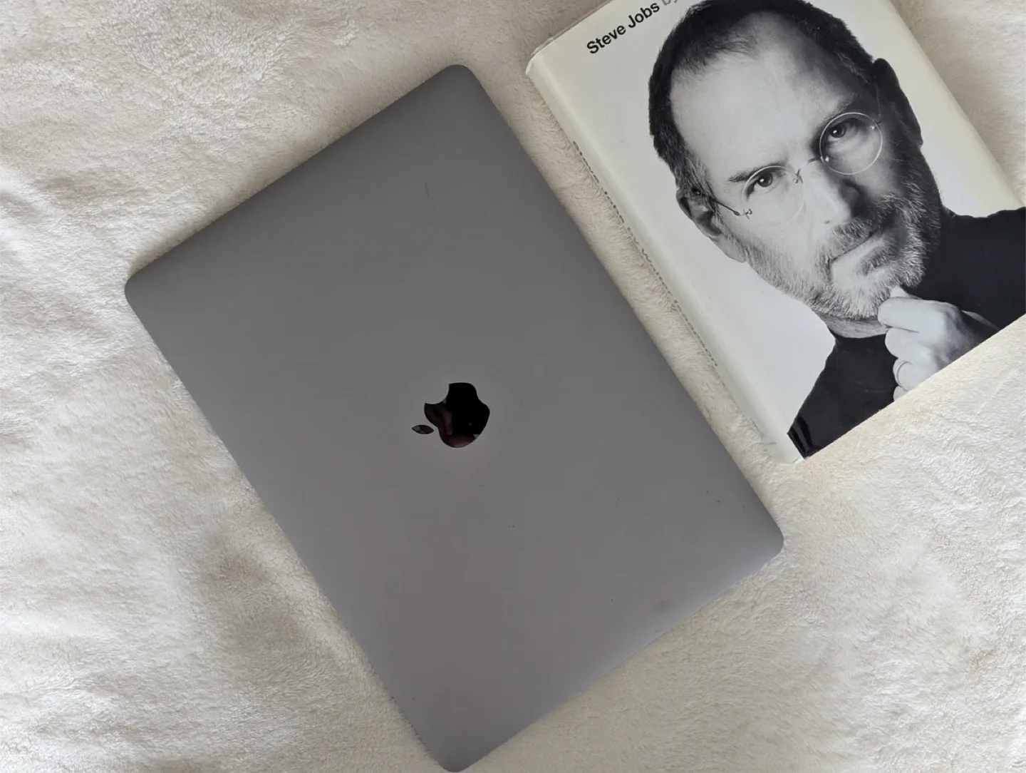 Apple MacBook Pro 13” Retina (2020, M1, Touch Bar) image indicator(7)