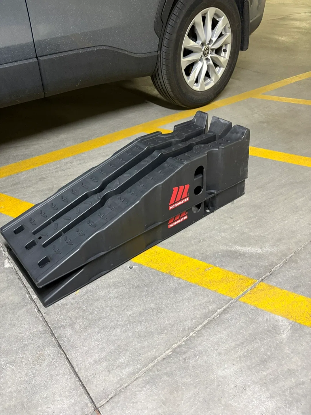 Ramp: MotoMaster, 13,000-lbs, 1-Pair image indicator(2)