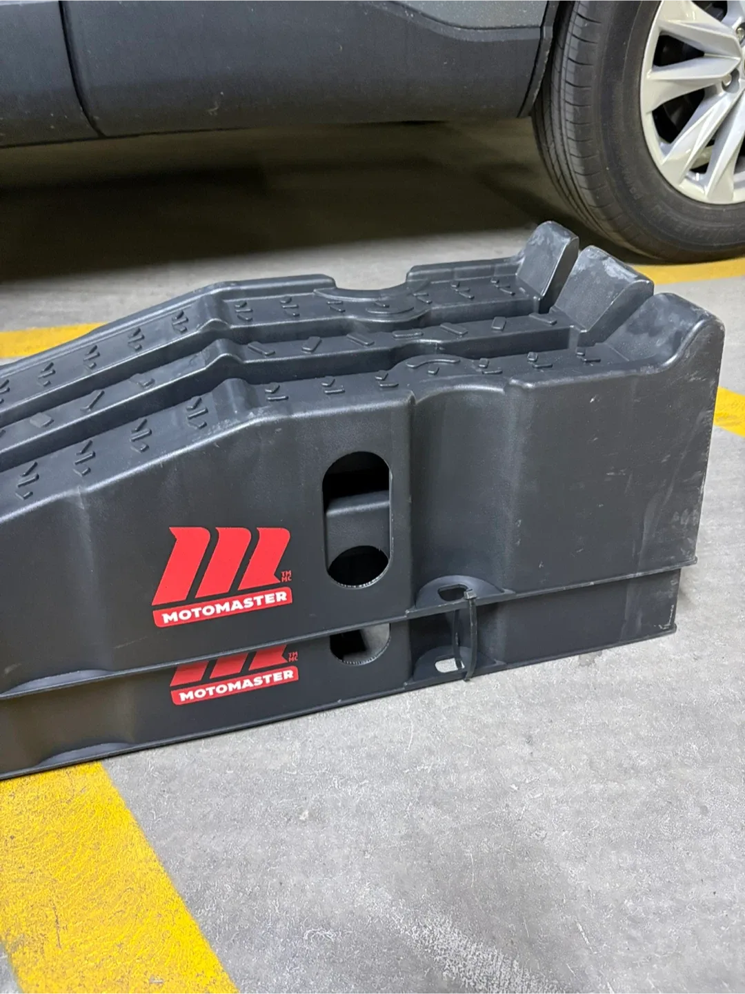 Ramp: MotoMaster, 13,000-lbs, 1-Pair image indicator(7)