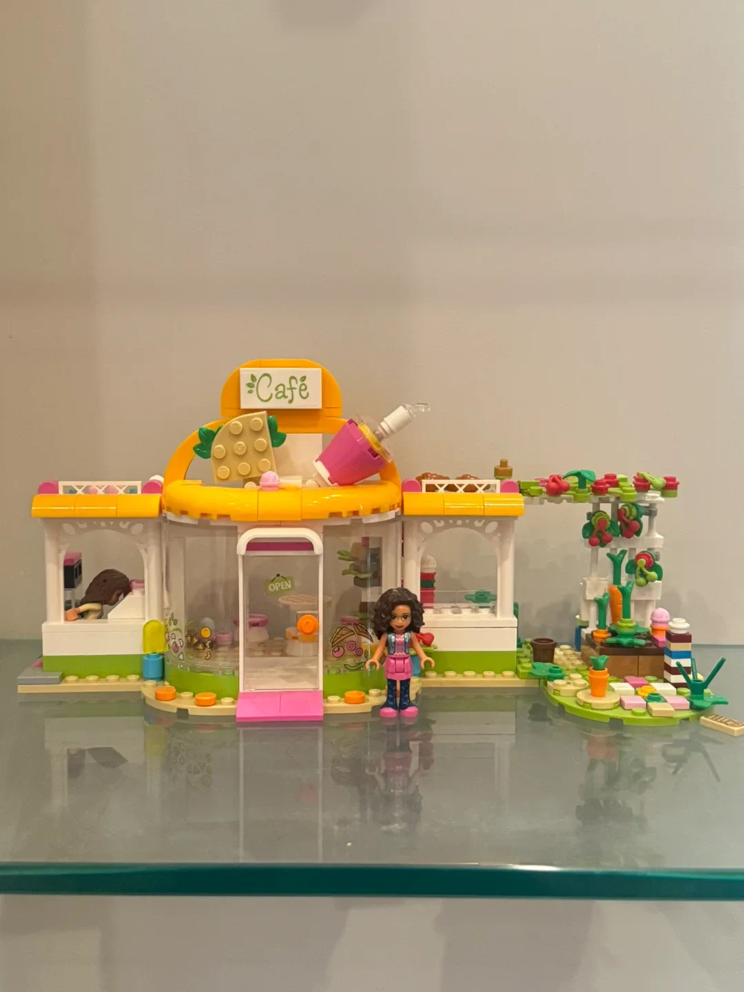 LEGO Friends Emma's Organic Garden Cafe 41733 image indicator(2)