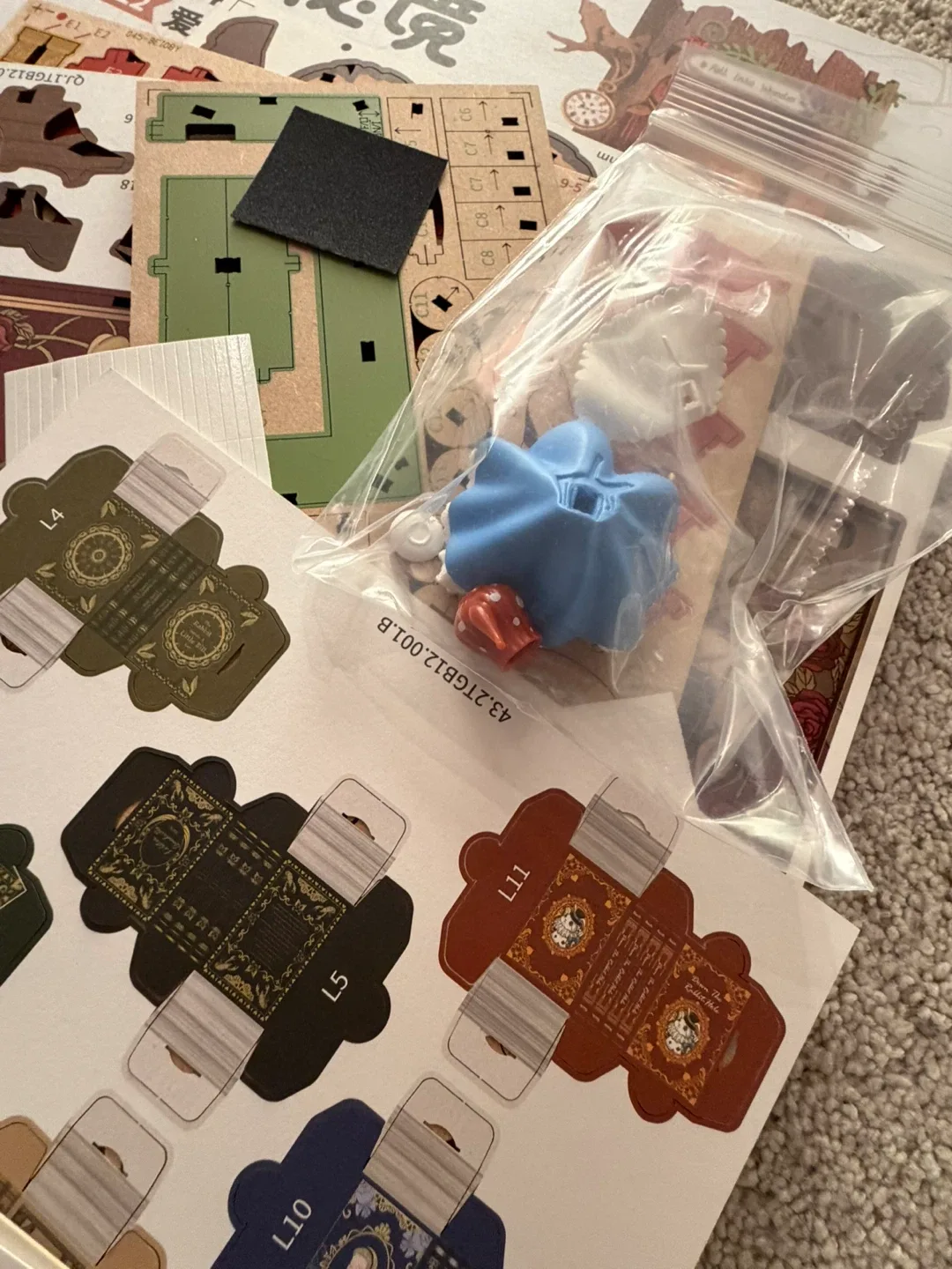 Rolife Book Nook Wonderland TGB12 DIY Kit with light image indicator(4)