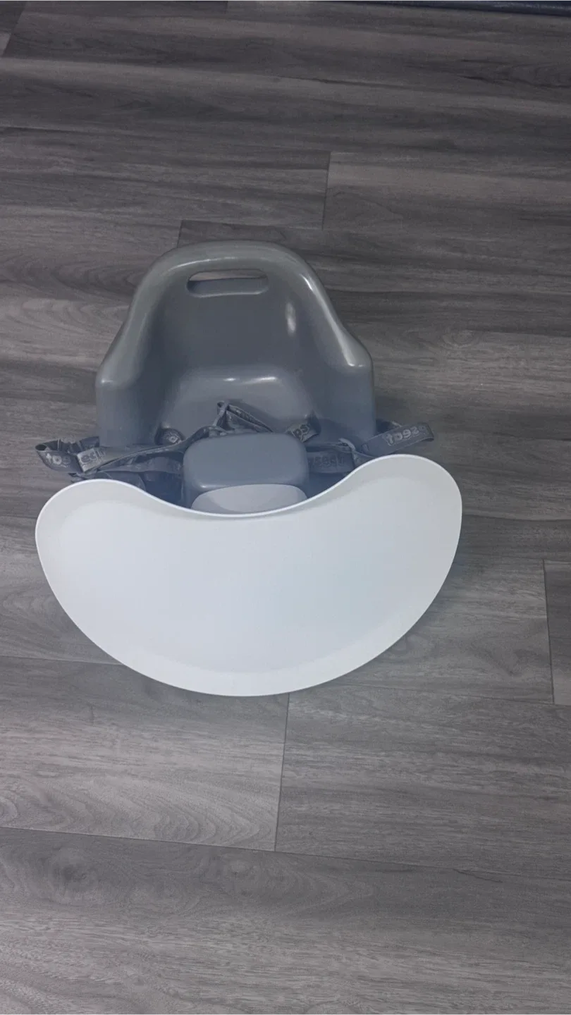 Upseat Floor & Booster Seat - Like New! image indicator(9)