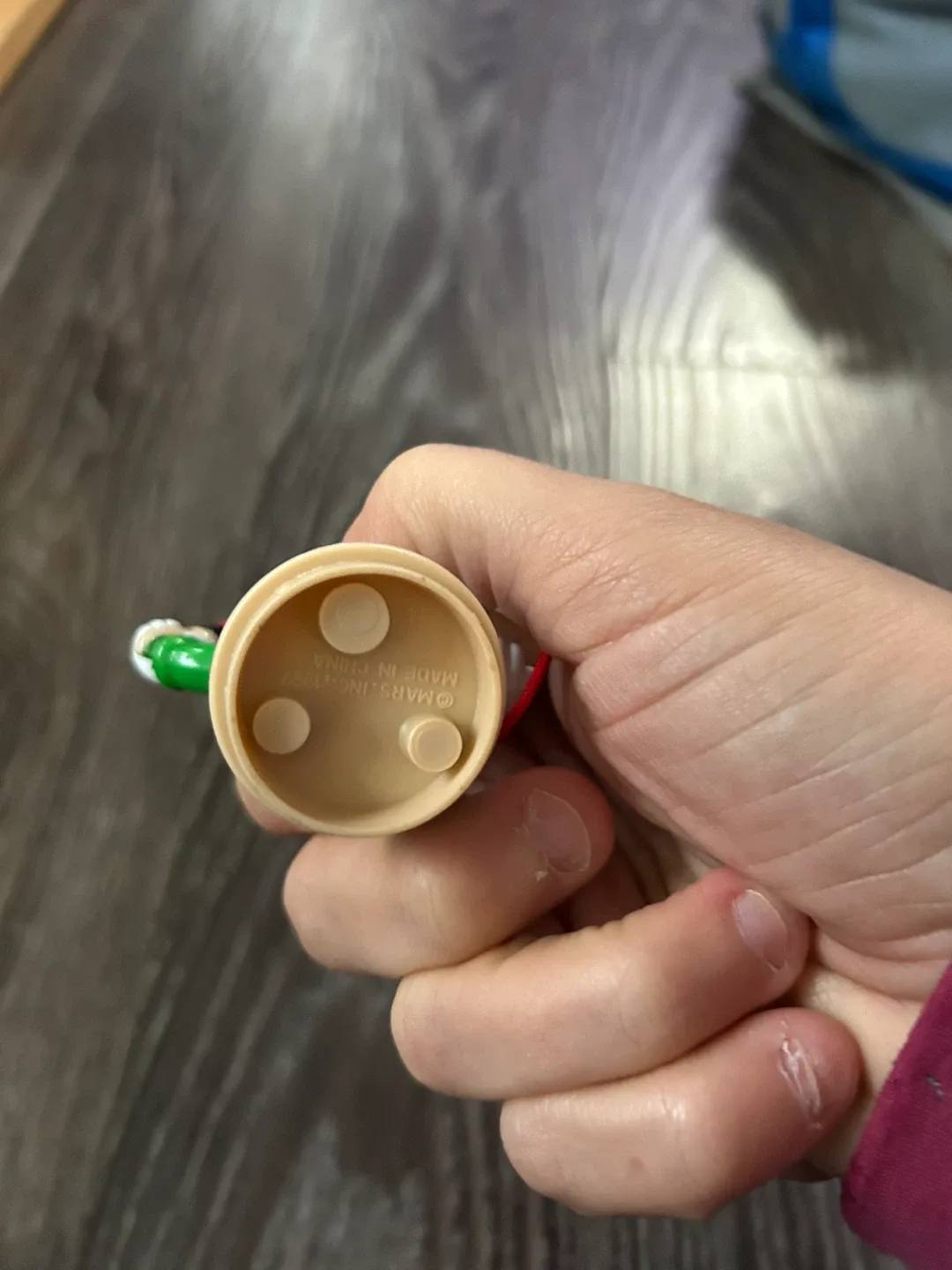 The red M&M topper decoration image indicator(4)