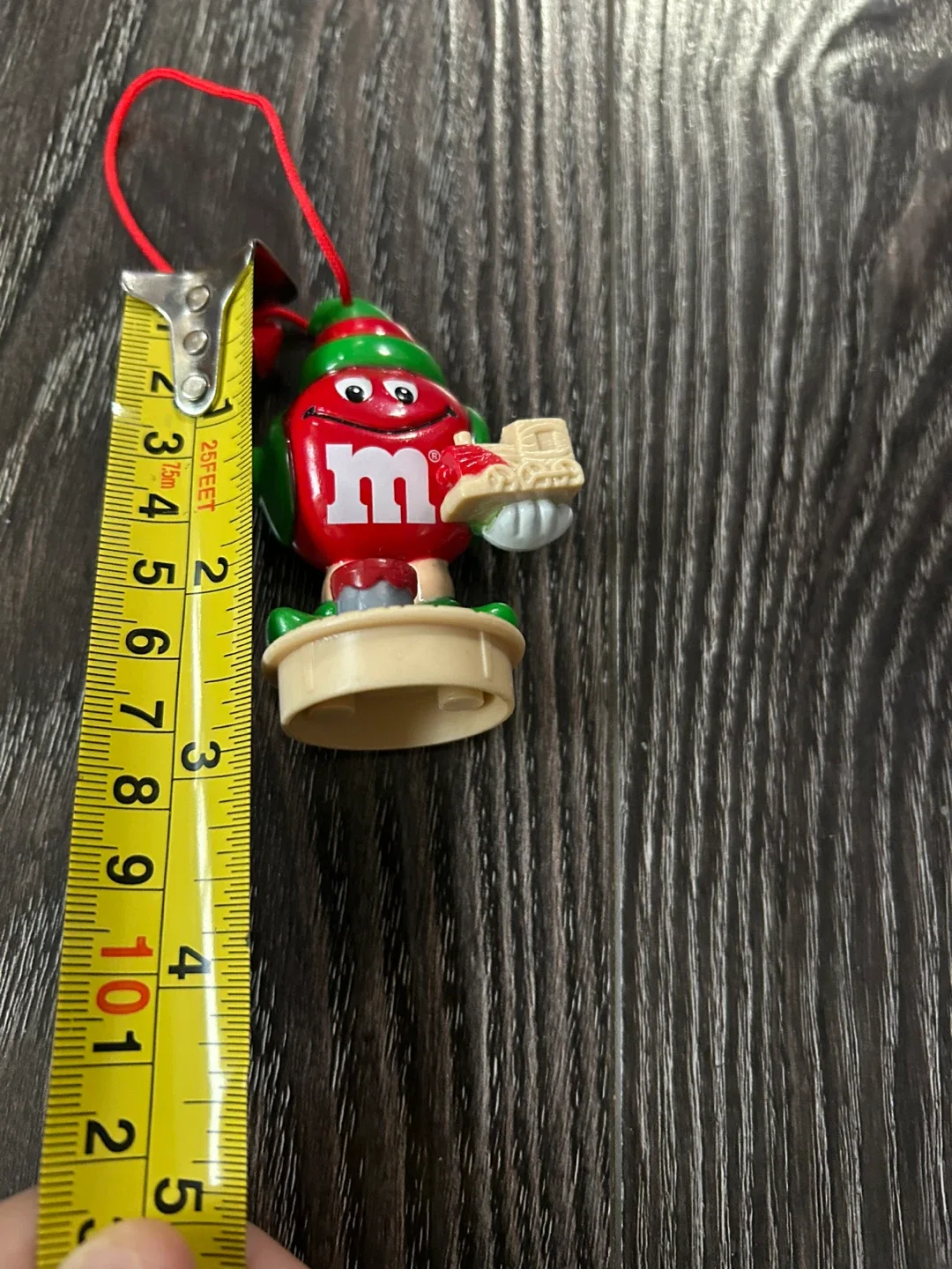 The red M&M topper decoration image indicator(2)