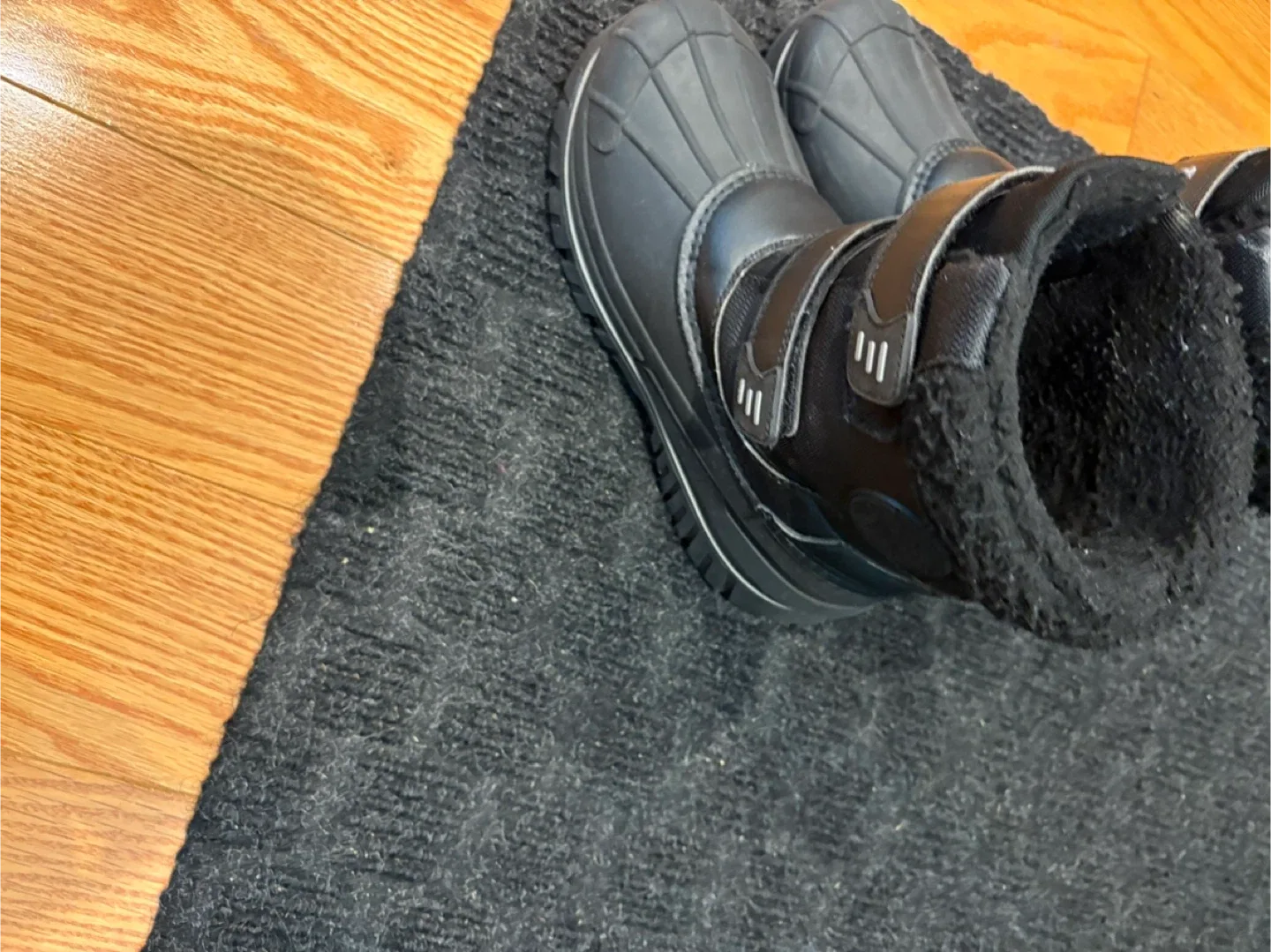 Boys Black Winter Boots Size 5 image indicator(2)