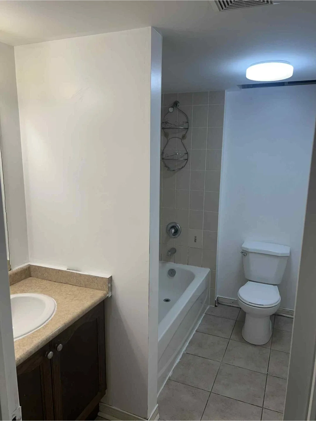 2 Bedroom basement Apartment for rent image indicator(3)