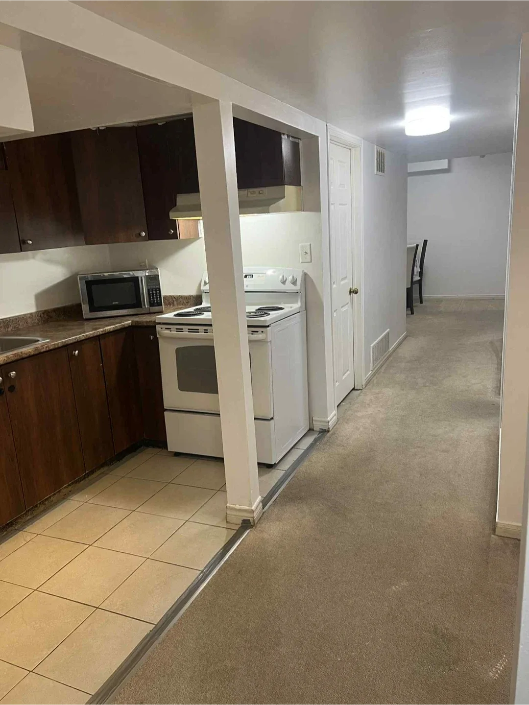 2 Bedroom basement Apartment for rent image indicator(4)