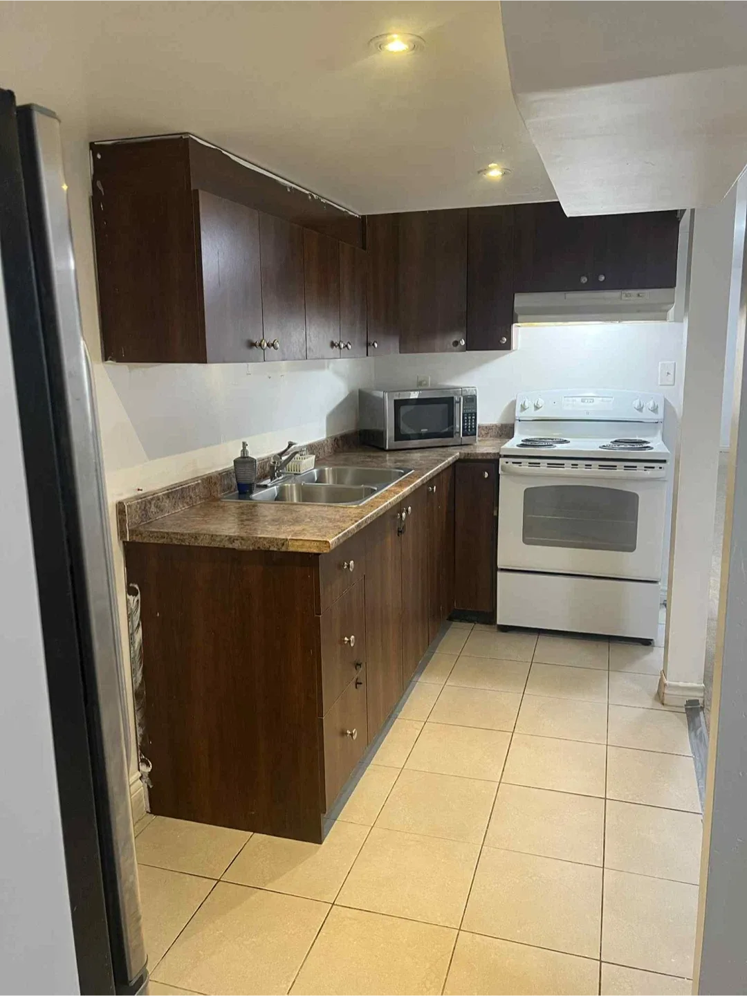 2 Bedroom basement Apartment for rent image indicator(5)