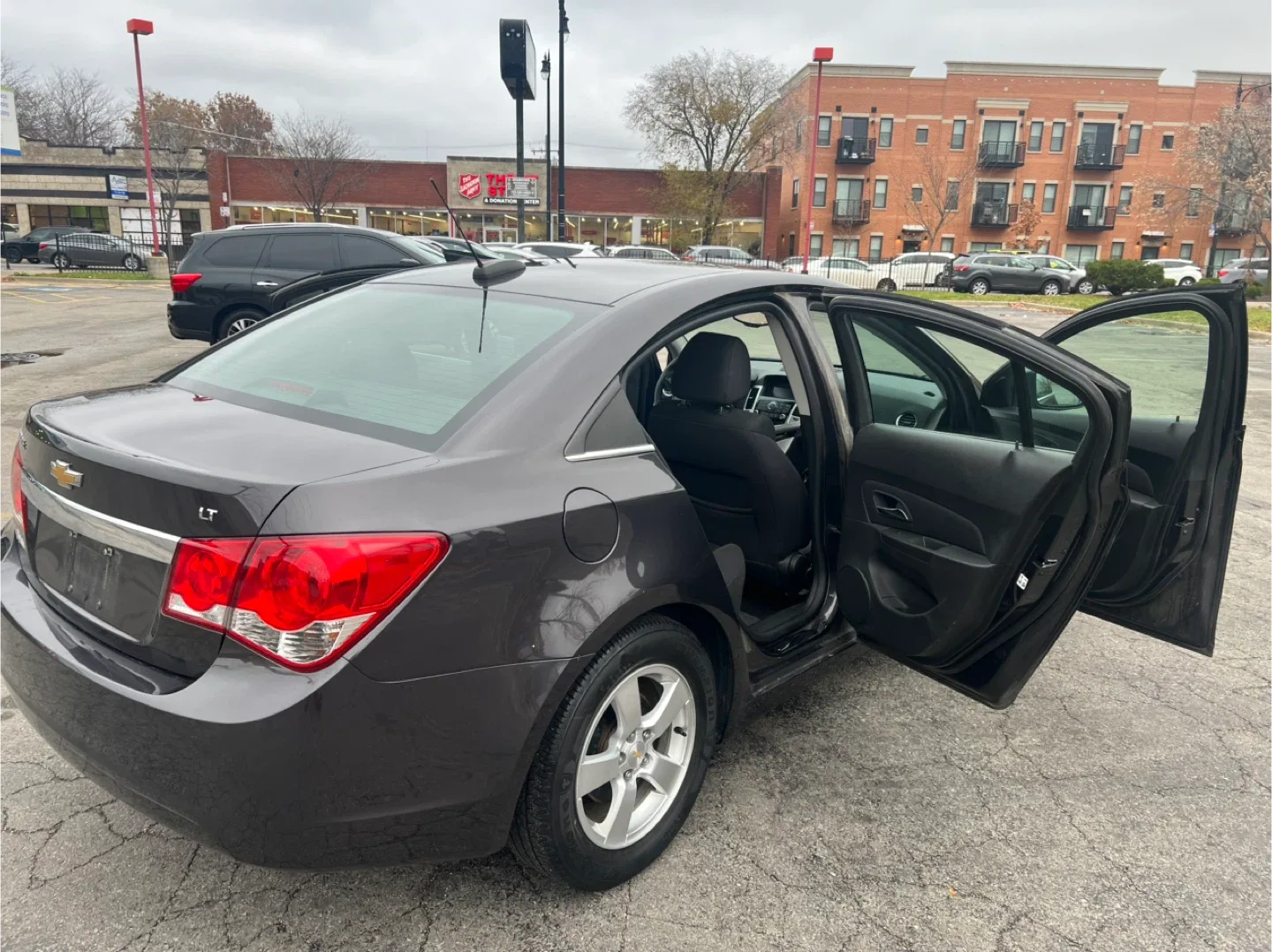2016 Chevrolet Cruze Limited · 1LT Sedan 4D image indicator(9)