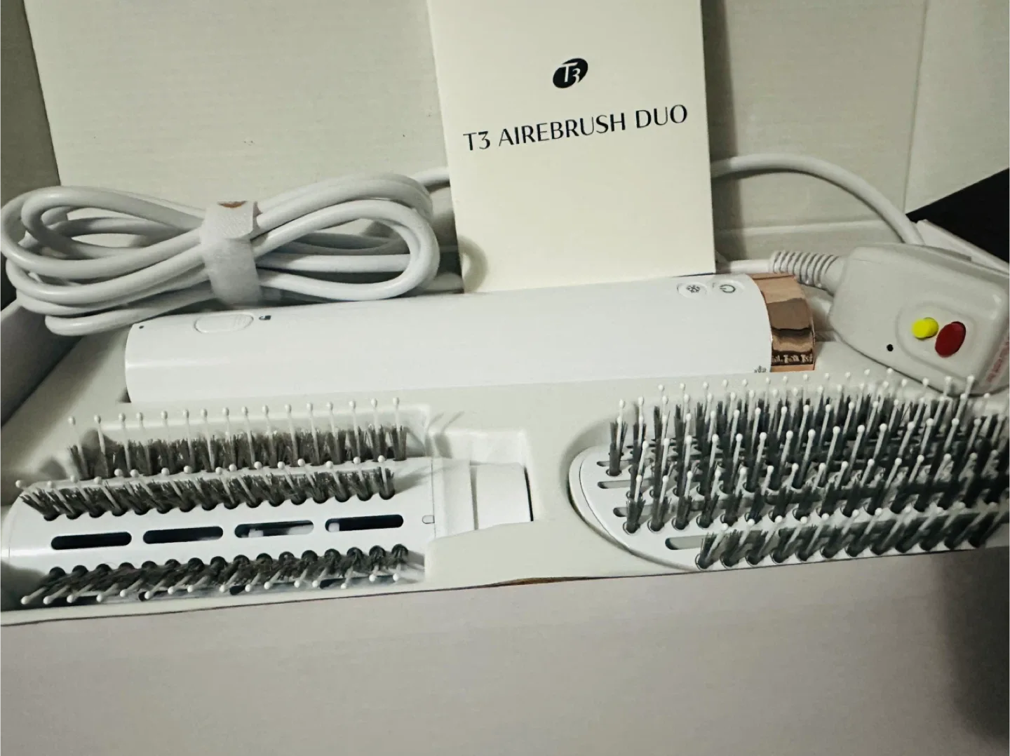 T3 AireBrush Duo Interchangeable Hot Air Blow Dry Brush image indicator(2)