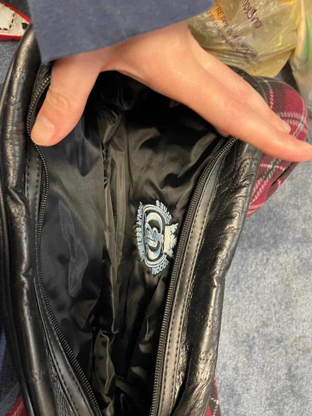 Embassy Leather Toiletry Bag - New image indicator(5)