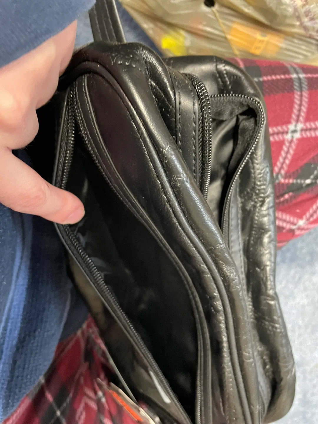 Embassy Leather Toiletry Bag - New image indicator(6)