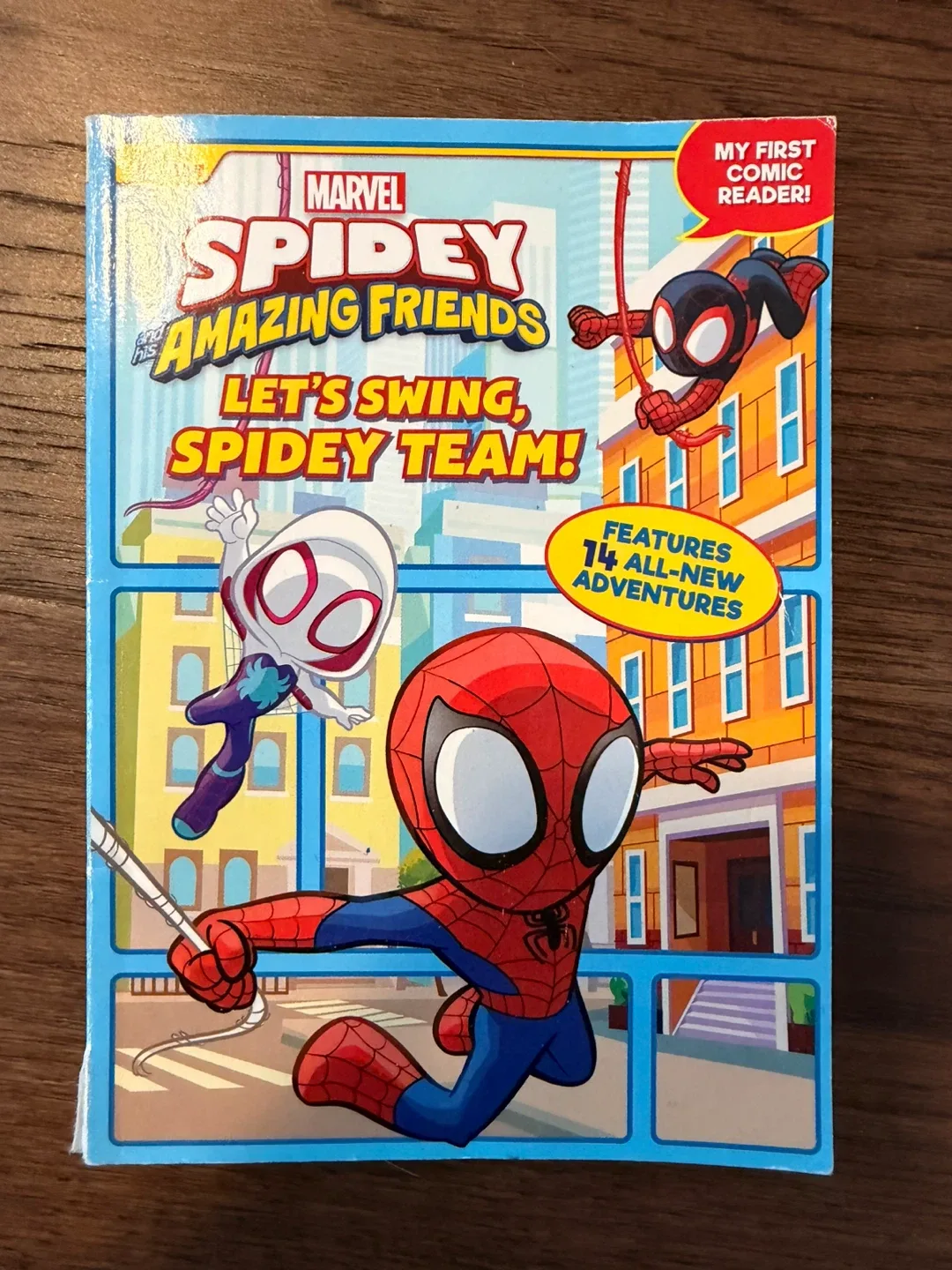 $5 Marvel Spiderman 3D Art + Books Lot image indicator(4)