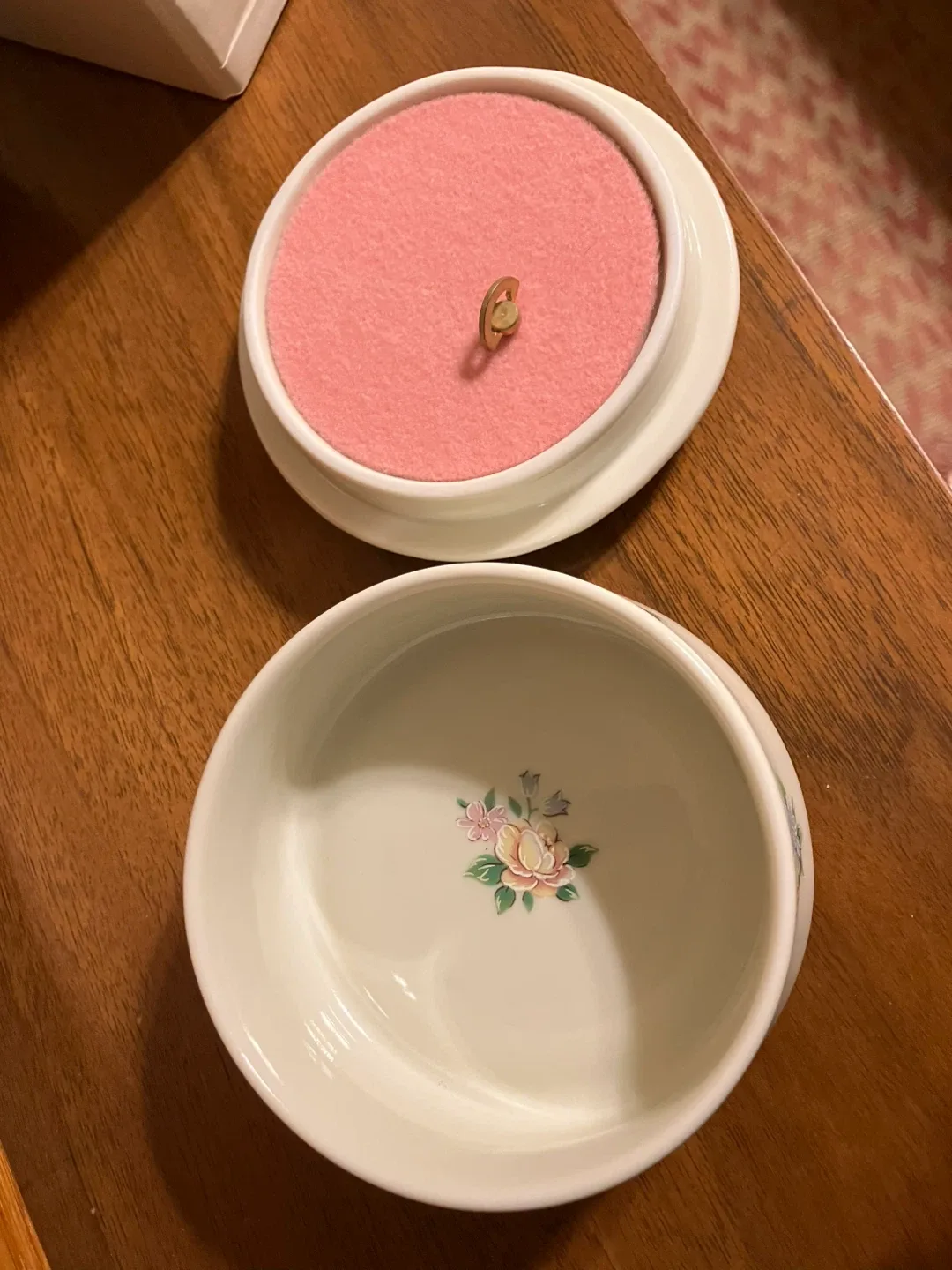 Vintage Floral Porcelain Music Box image indicator(3)