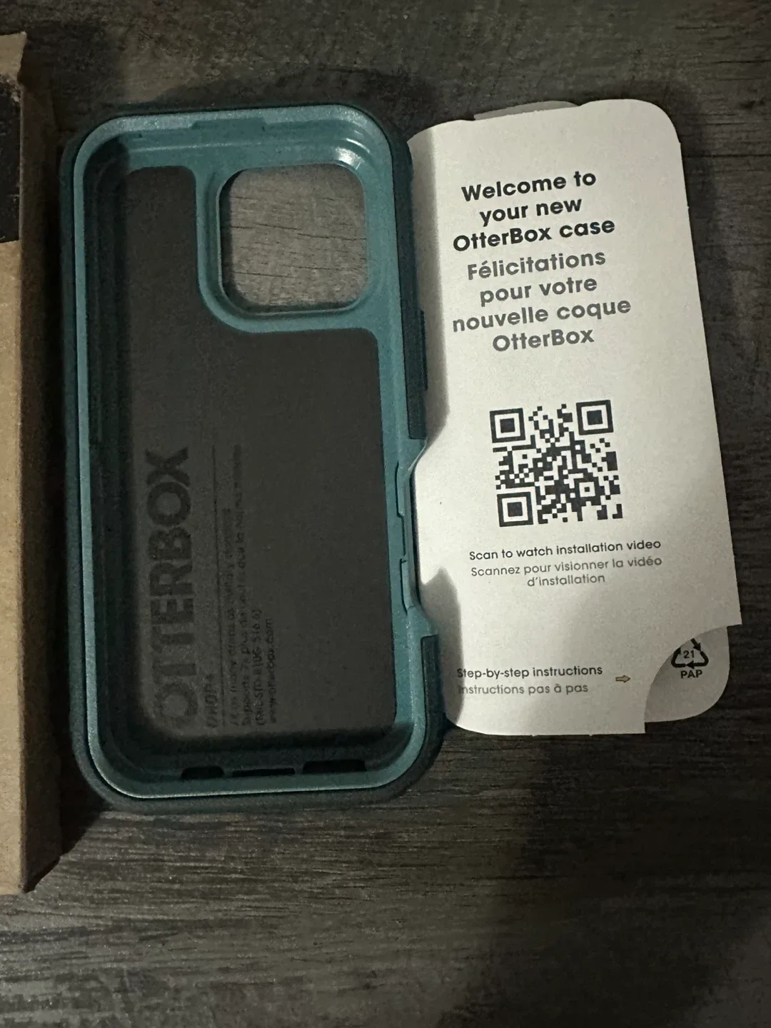 New! OtterBox iPhone 16 Pro Defender Case image indicator(2)