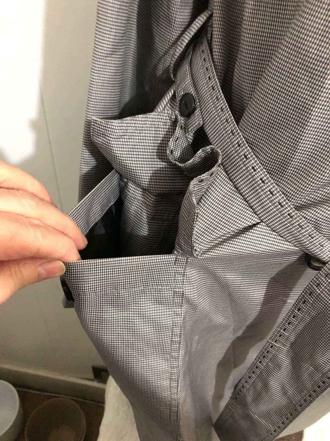 Women’s Black&White Trench Coat. Size 8. image indicator(7)