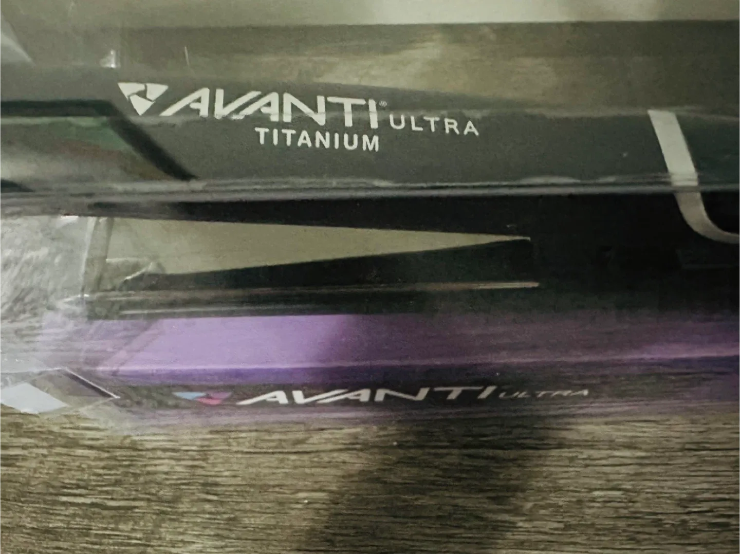 Avanti Ultra Ionic Titanium Hair Straightener - New image indicator(3)