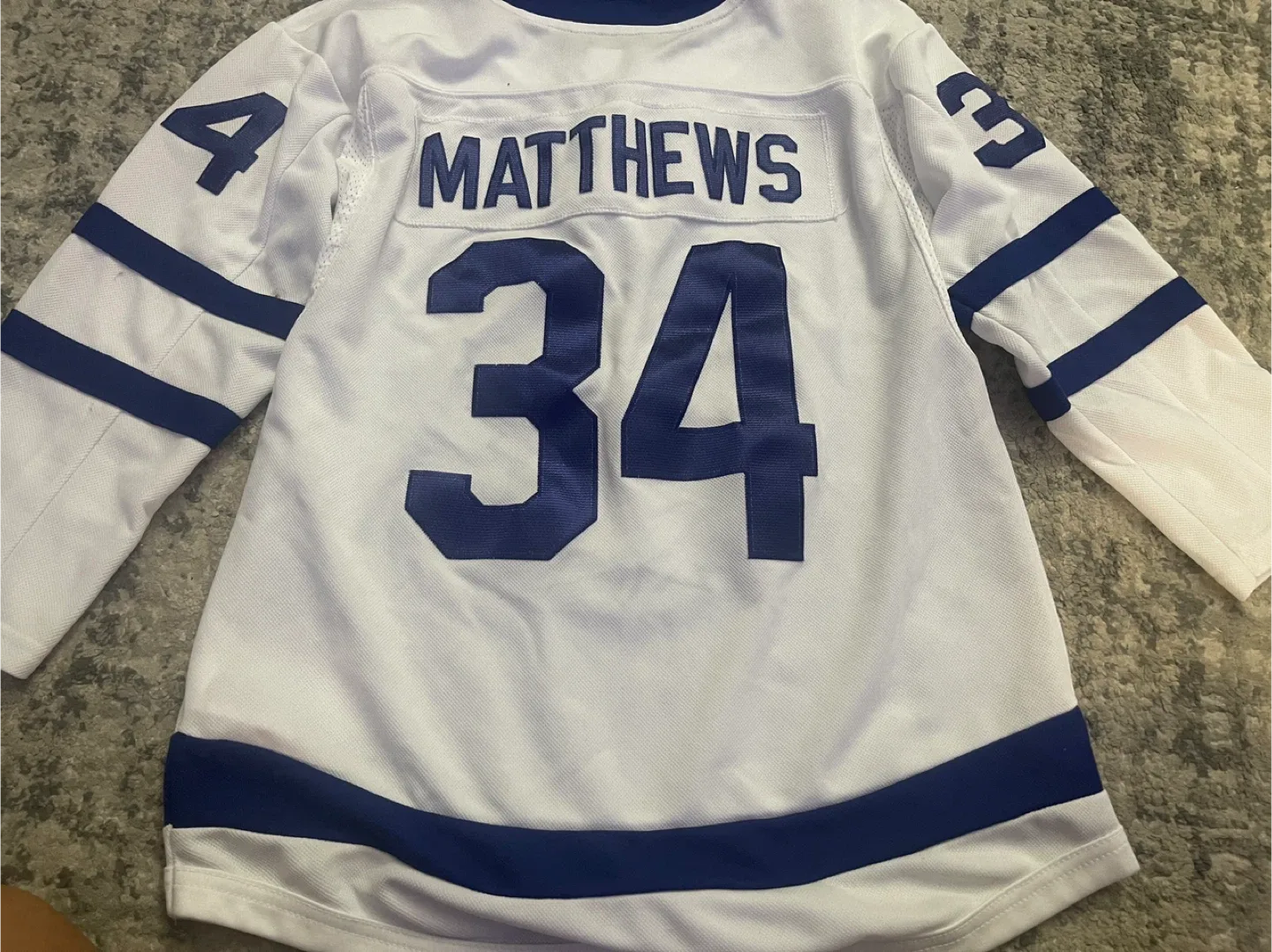 Toronto Maple Leafs Matthews Jersey - Size L/XL image indicator(2)