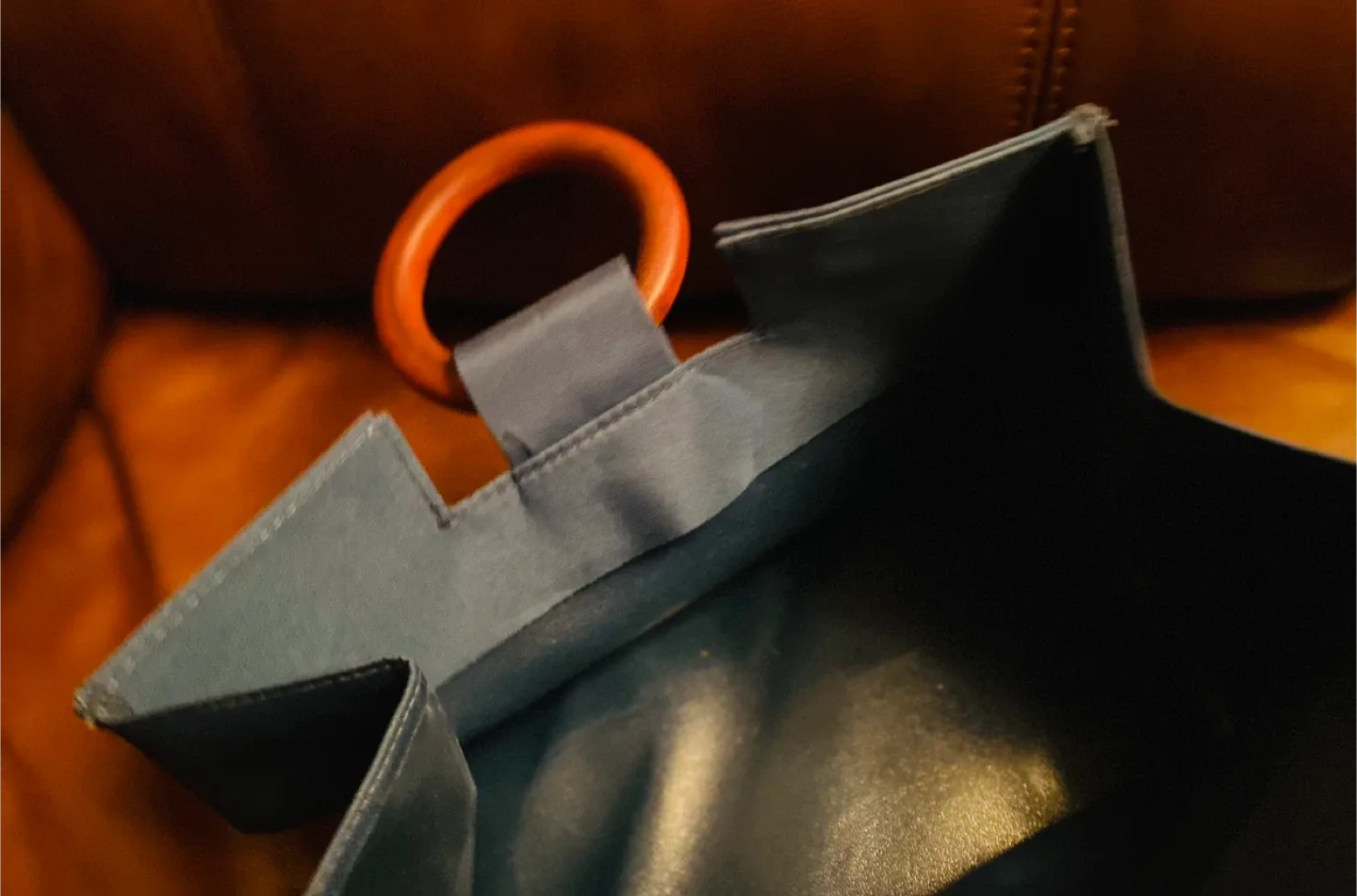 Blue Tote Bag with Wooden Handles image indicator(2)