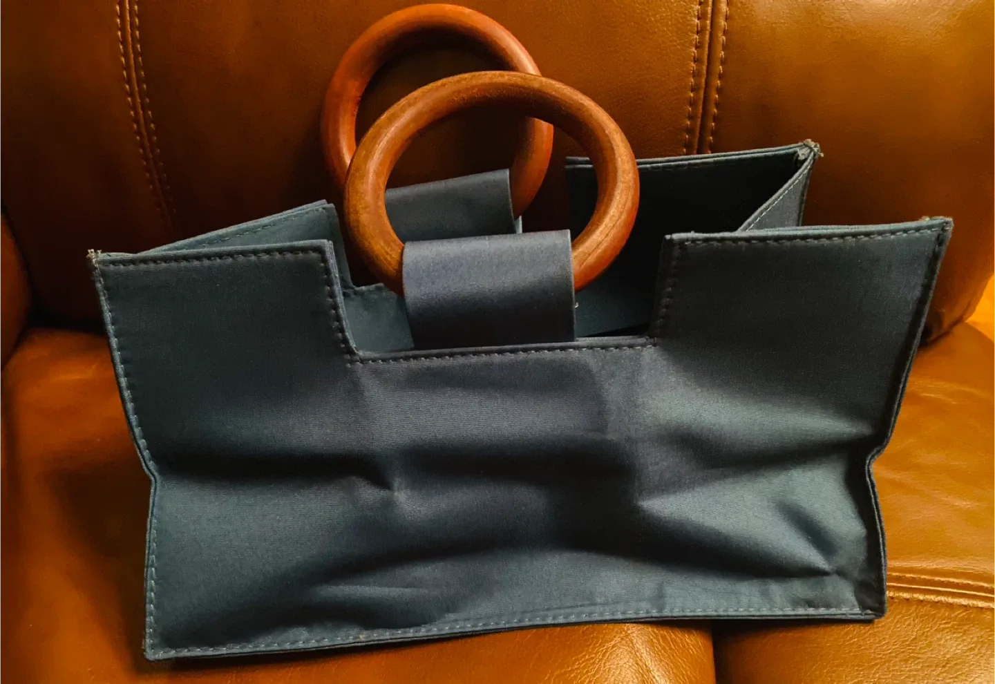 Blue Tote Bag with Wooden Handles image indicator(3)