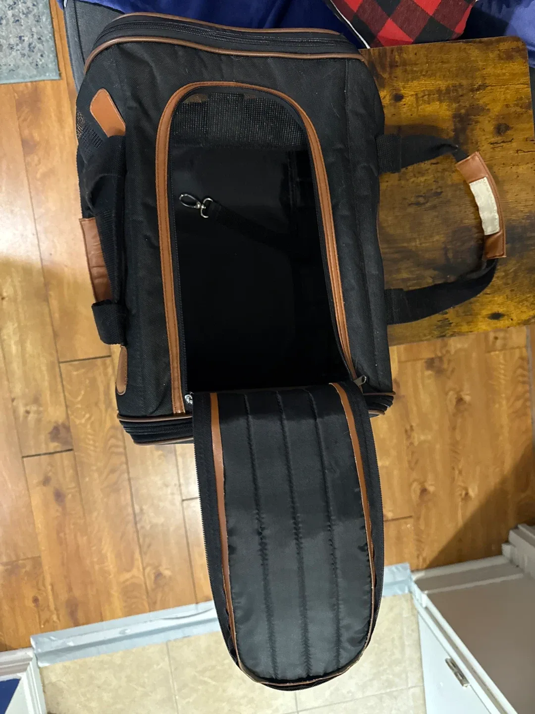 Pawfect Pets Black Pet Carrier image indicator(3)