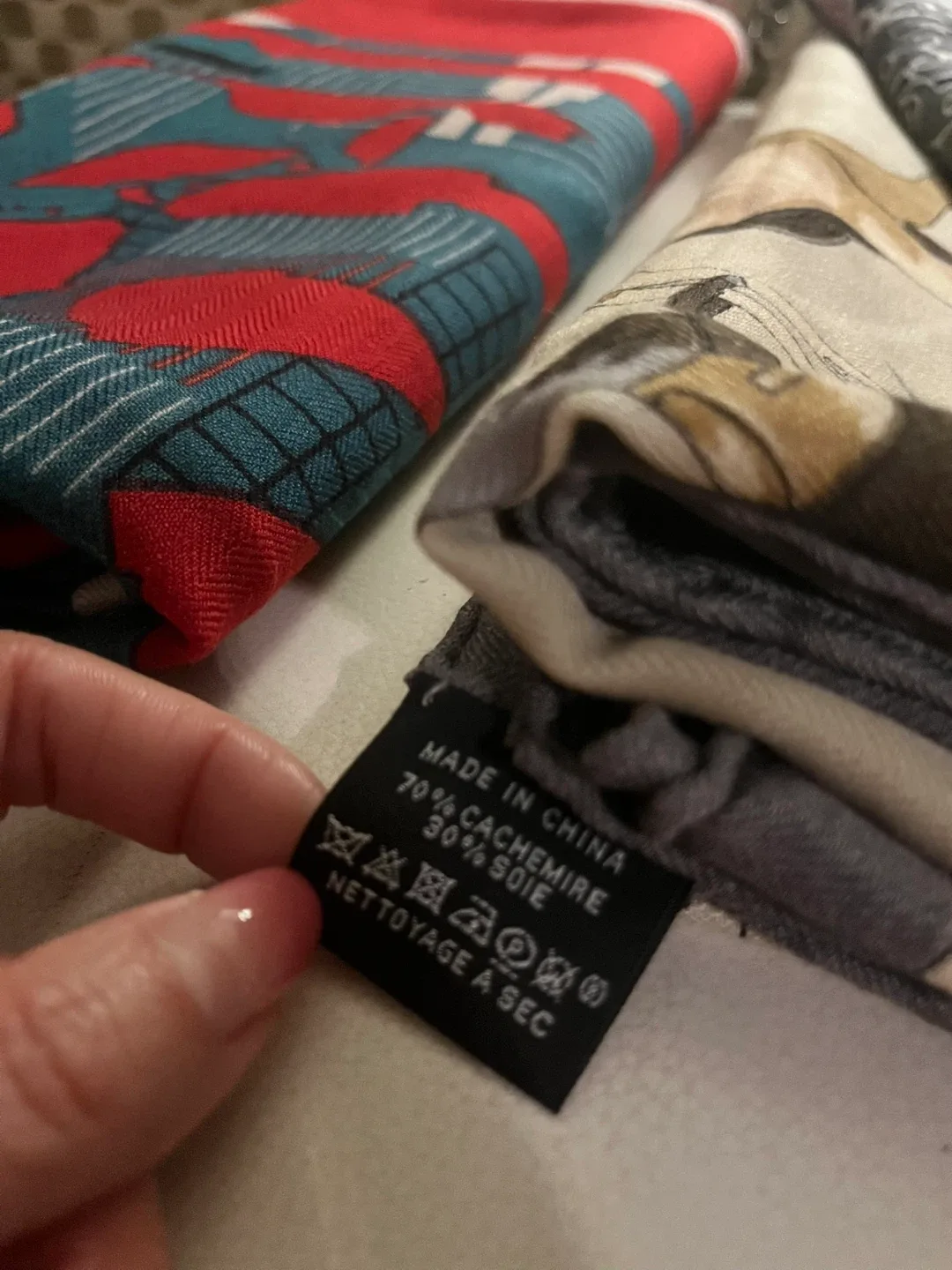 Assorted Scarves - Silk & Cashmere image indicator(5)