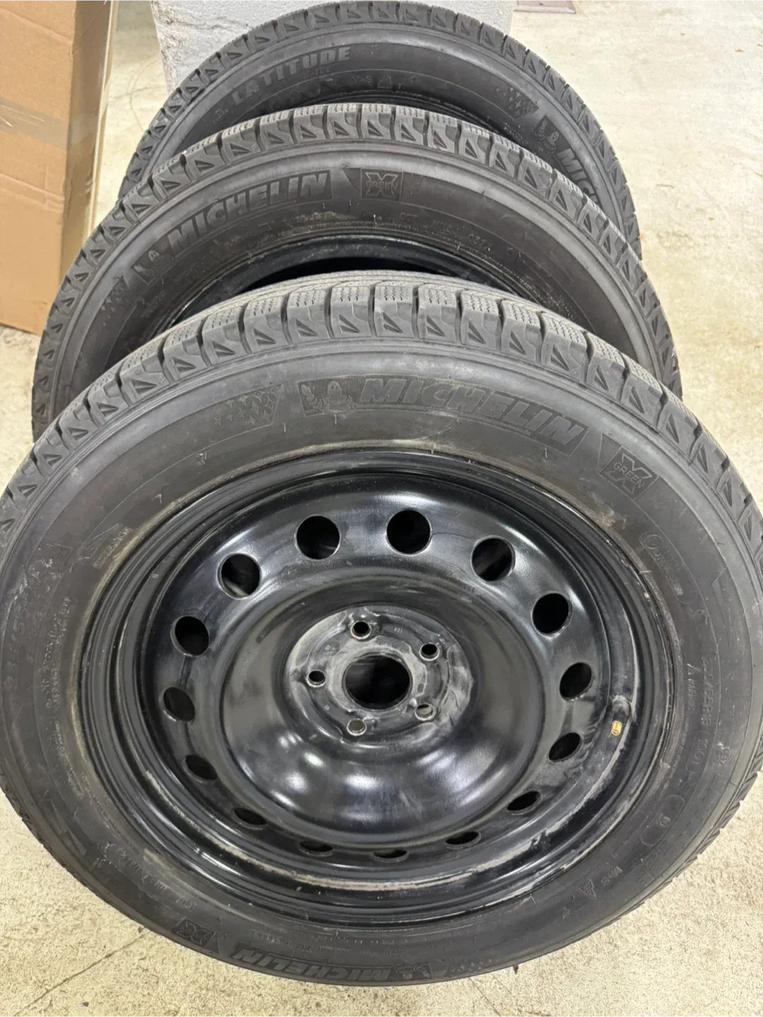 235/55/18 Michelin X ice with 10mm thread image indicator(2)