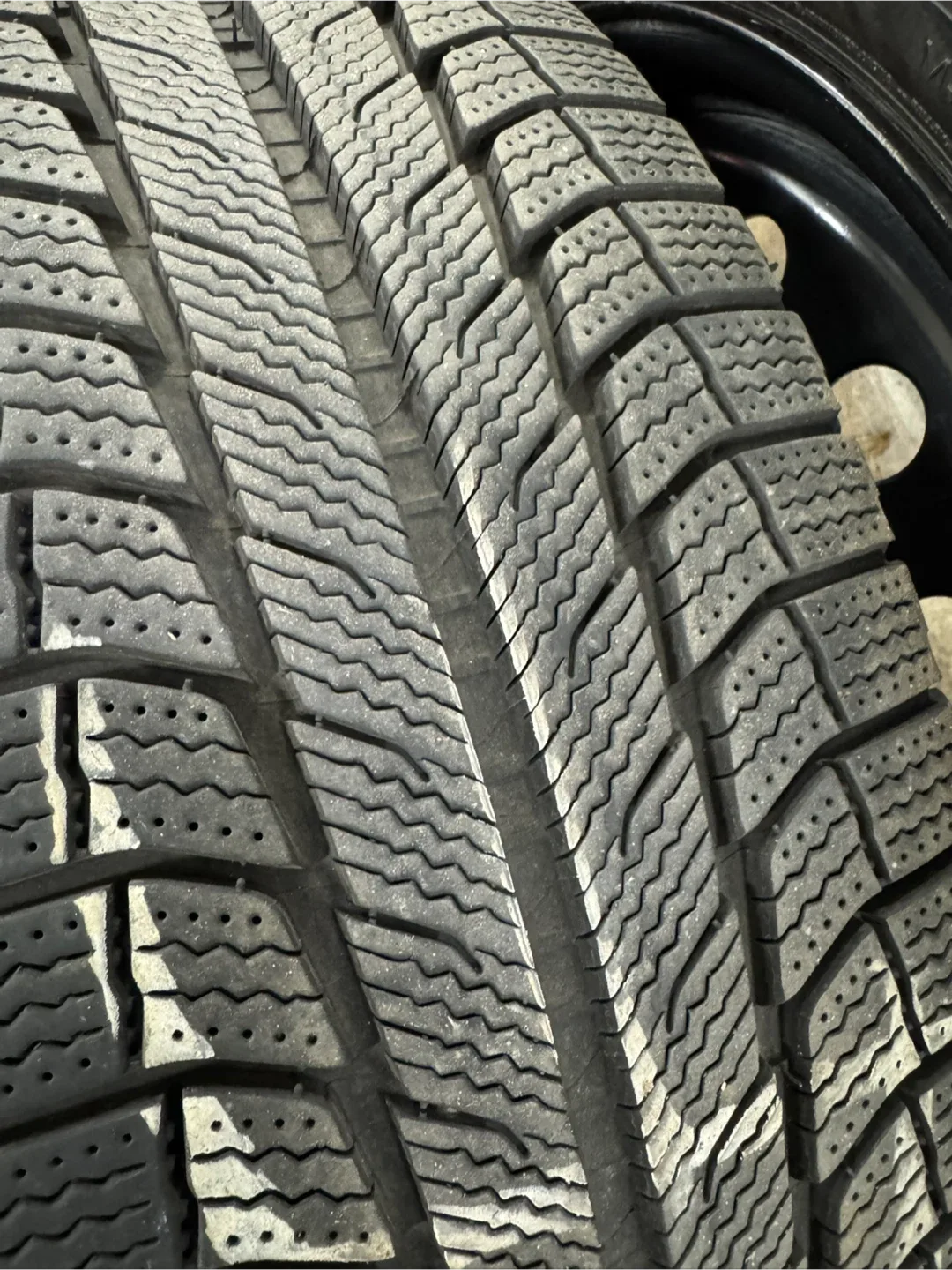 235/55/18 Michelin X ice with 10mm thread image indicator(5)