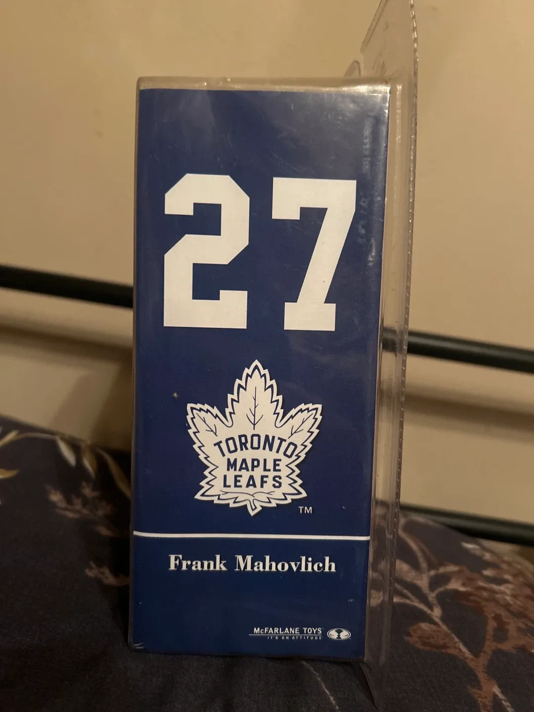 2004 McFarlane NHL Legends Frank Mahovlich Maple Leafs image indicator(4)