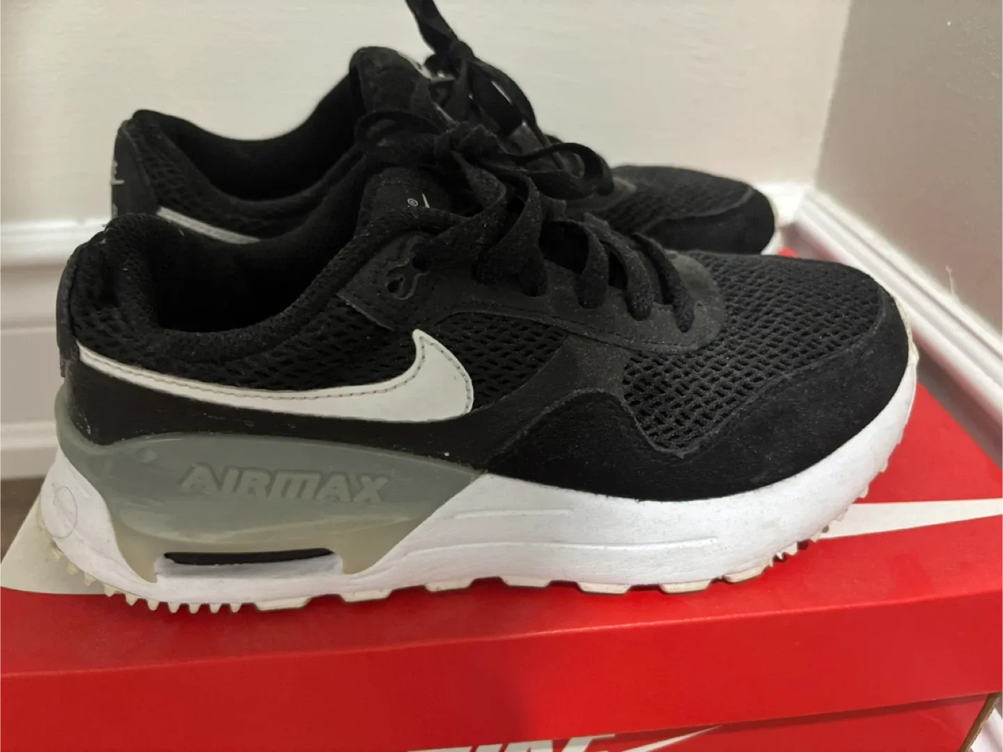 Nike Air Max System Black/White Sneakers Size 6.5