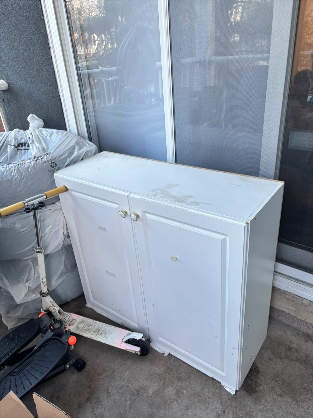 White Cabinet with Drawers and Rocking Chair - photo 3